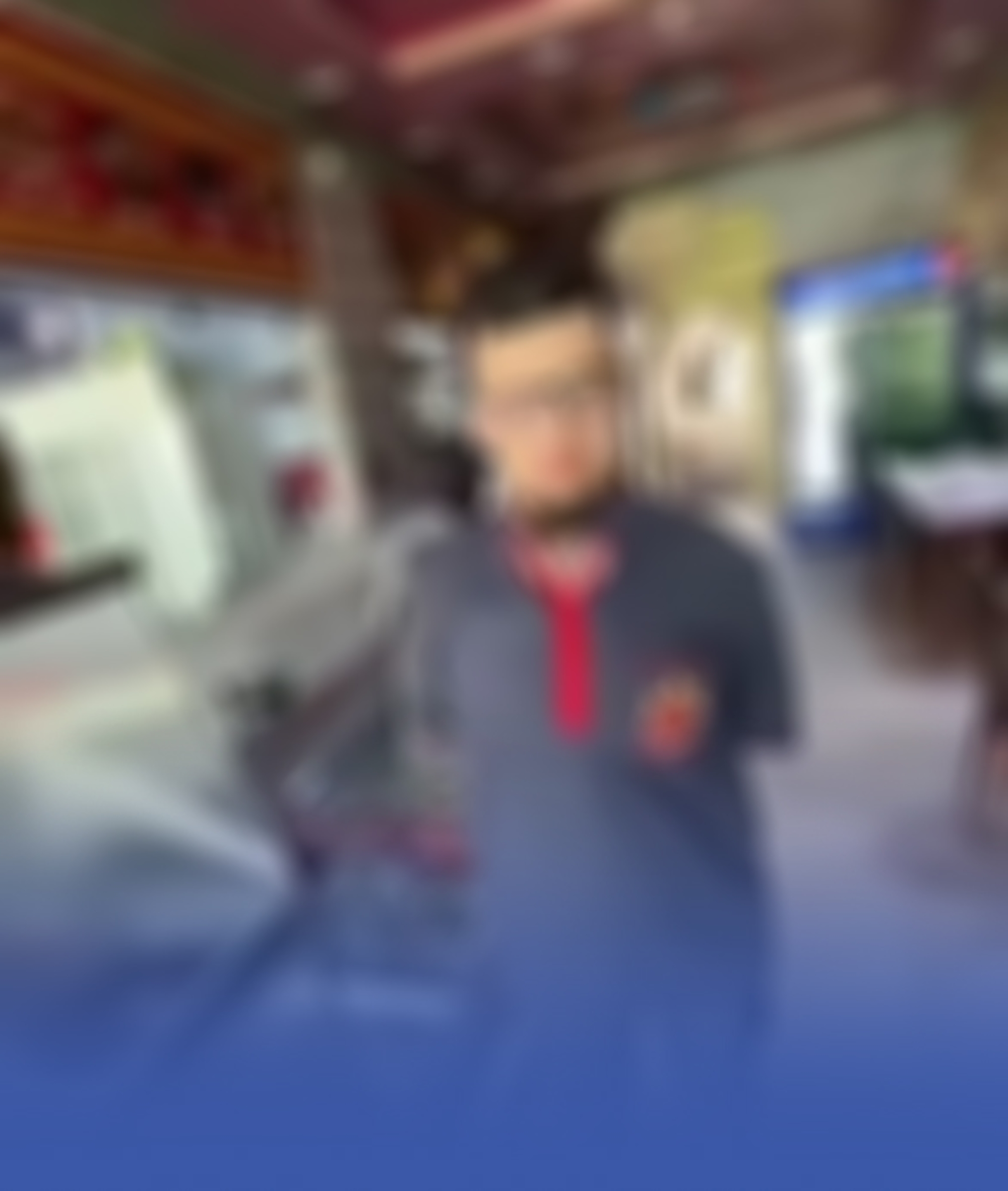 القبض على شخص اعتدى على آخر في محلّ بالرياض