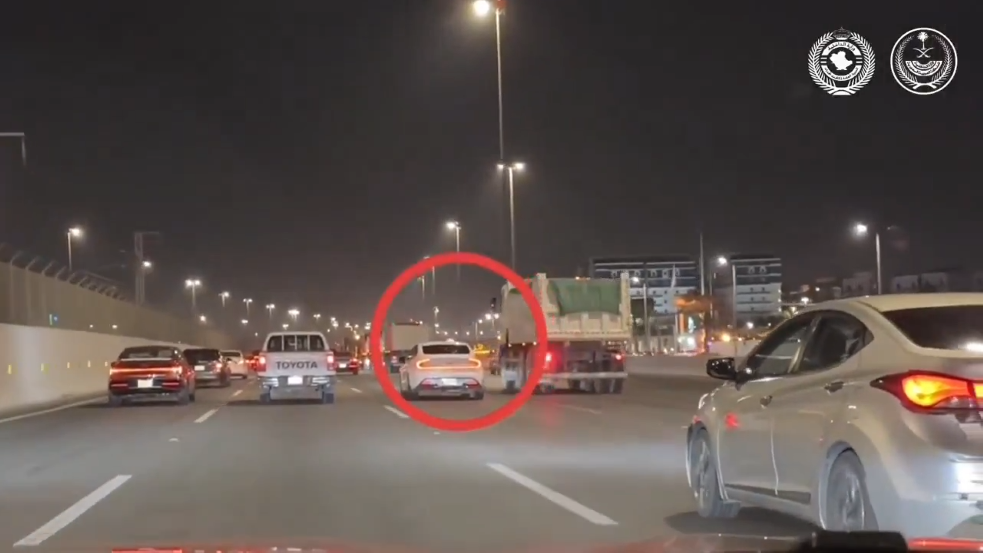 مداهمة حية تطيح بمروج مخدرات بجدة