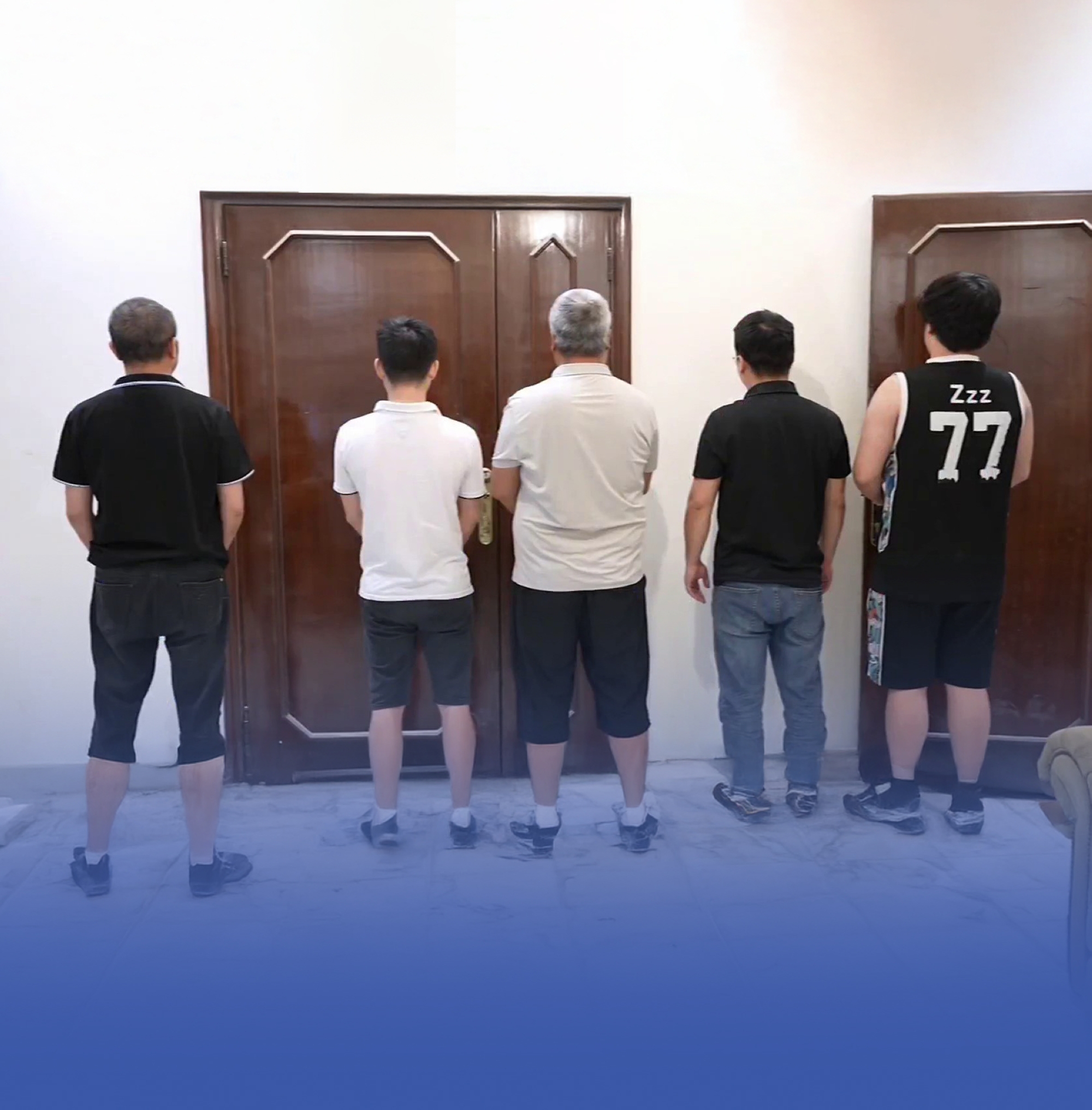 ضبط 6 صينيين يديرون مصنعًا للتبغ شمال الرياض