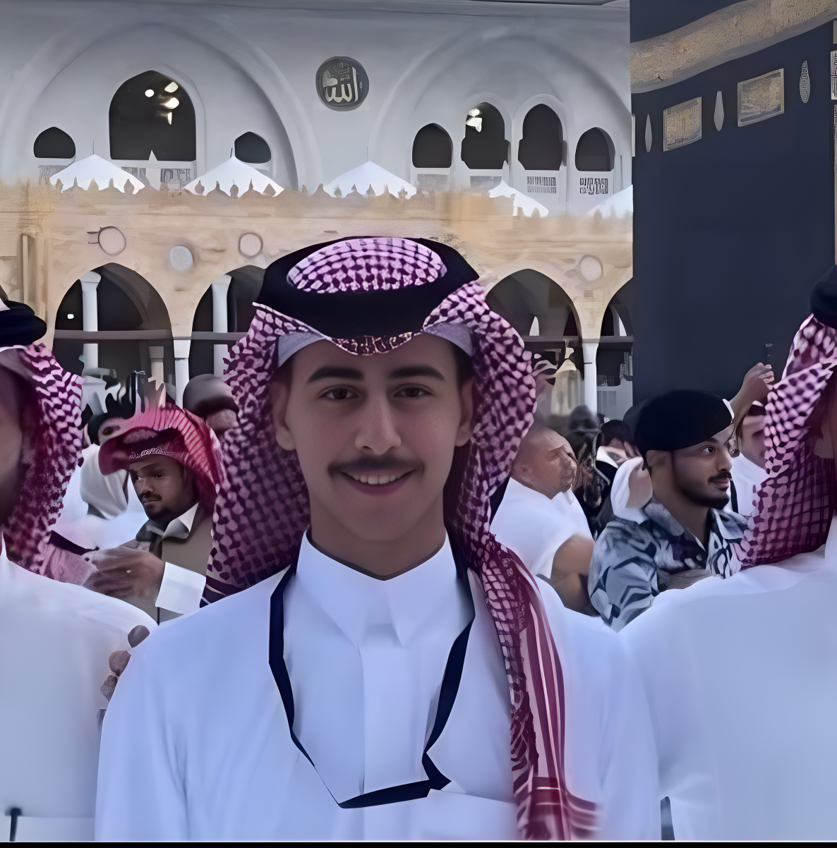 حشود غفيرة تشيّع جثمان محمد القاسم بمكة المكرمة
