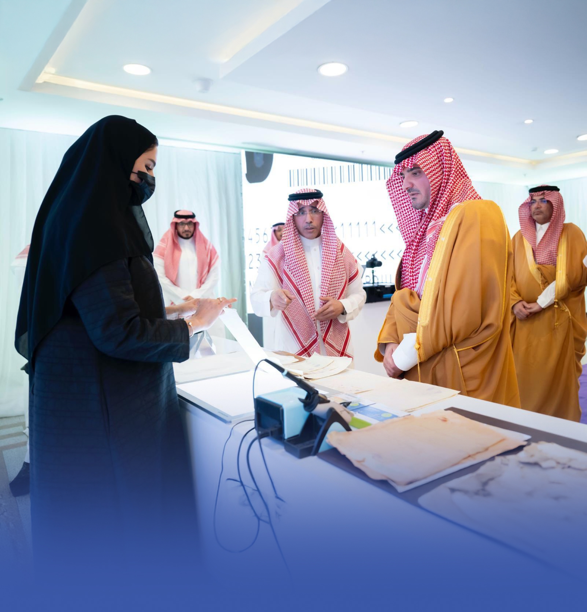 وزير الداخلية يتابع سير العمل بوكالة الأحوال المدنية