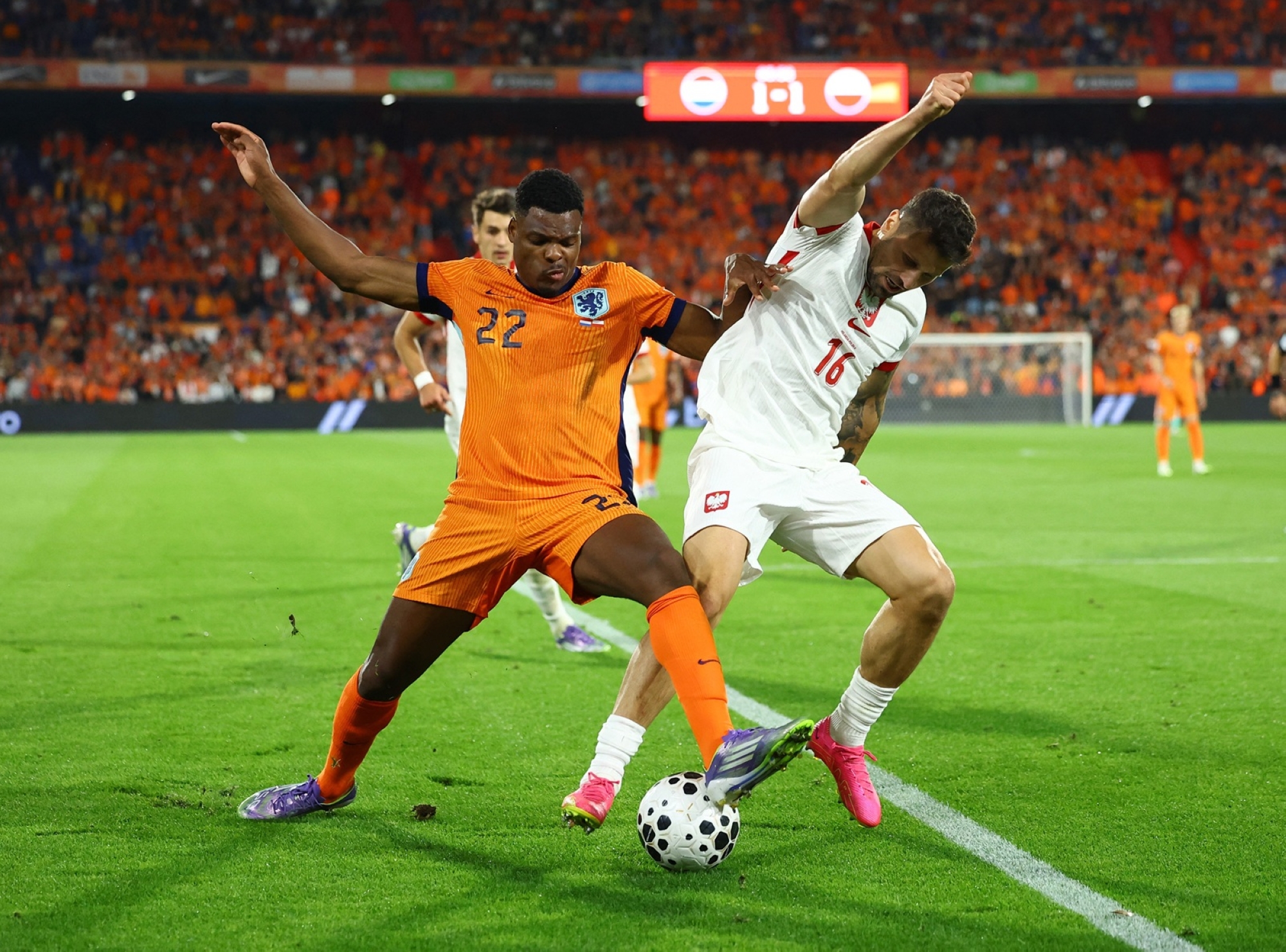 بولندا تفرض التعادل على هولندا بتصفيات كأس العالم