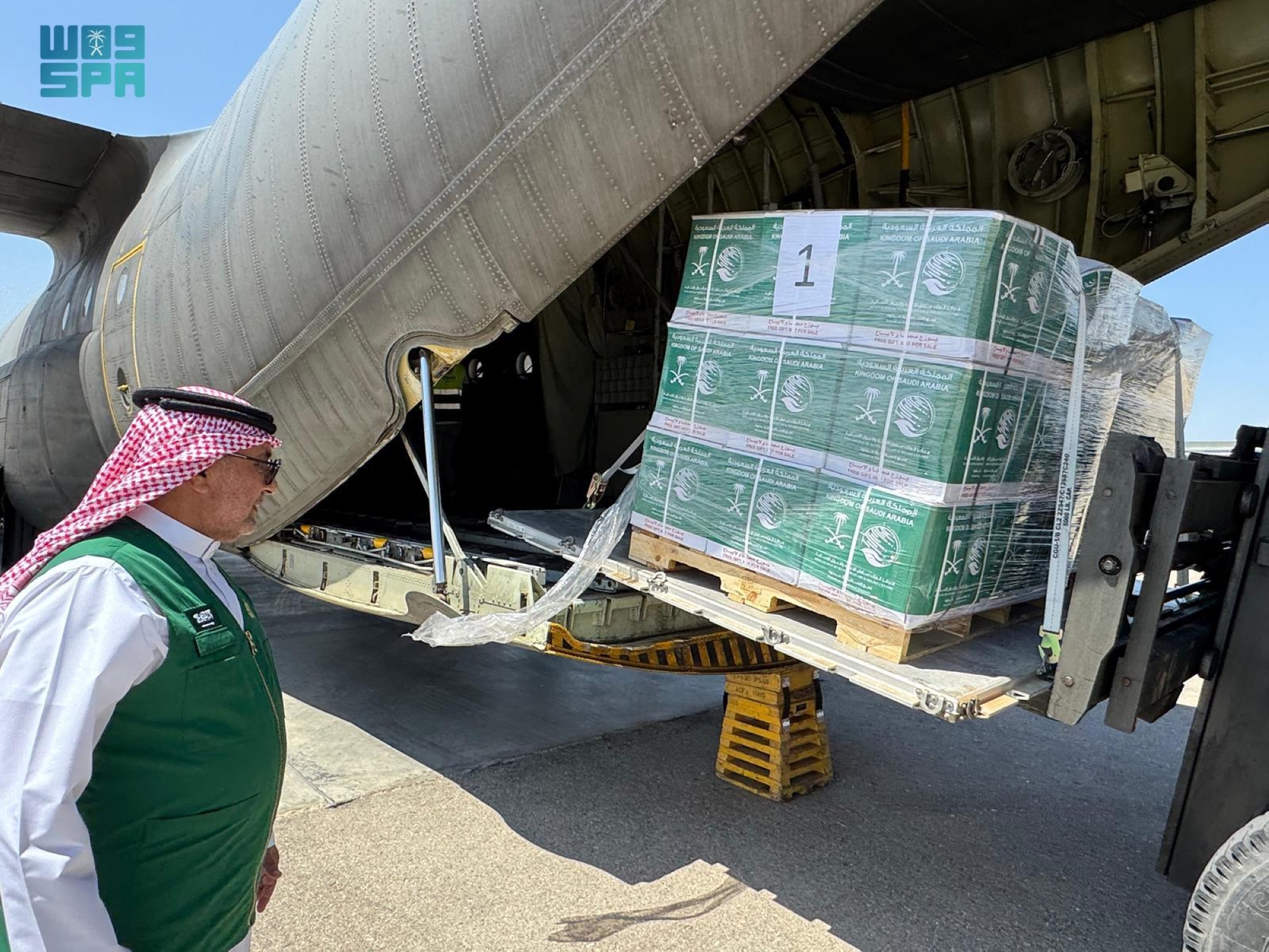وصول الطائرة السعودية الـ61 لإغاثة الأشقاء في غزة