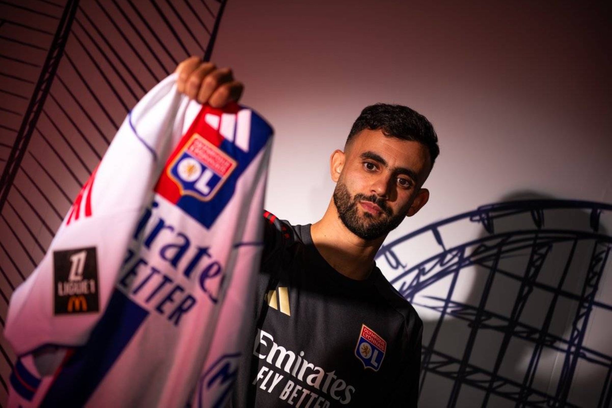 الجزائري رشيد غزال يعود إلى ليون
