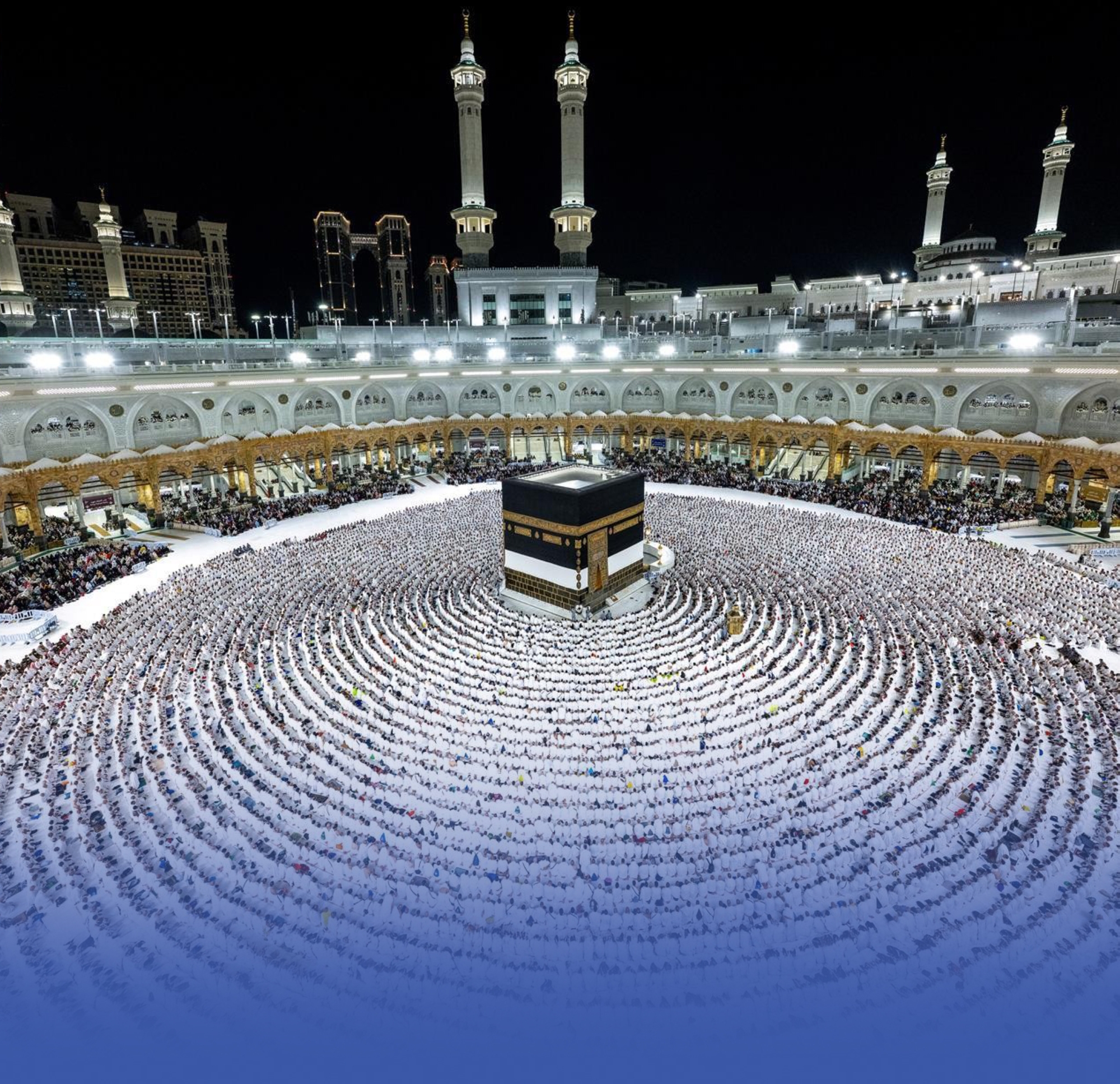 جموع المصلين يؤدون صلاة الخسوف بالحرم المكي