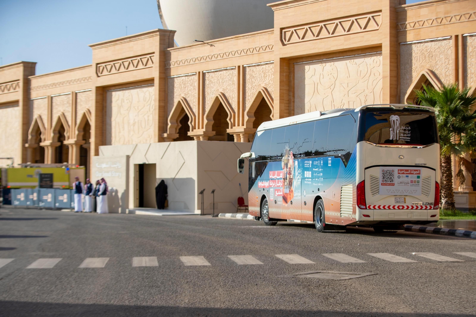 "الباص السياحي" يستقطب 1250 زائرًا في كرنفال بريدة
