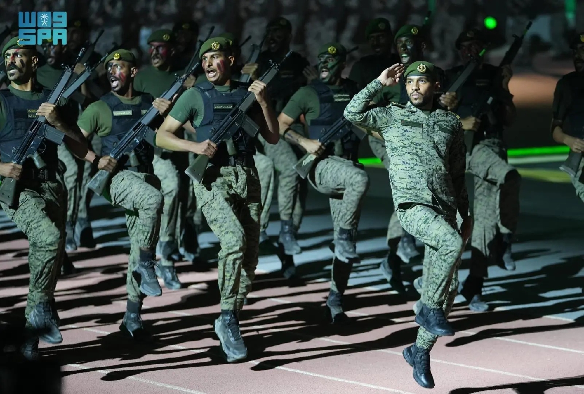 "عز الوطن".. الداخلية تحتفي باليوم الوطني بعروض حية