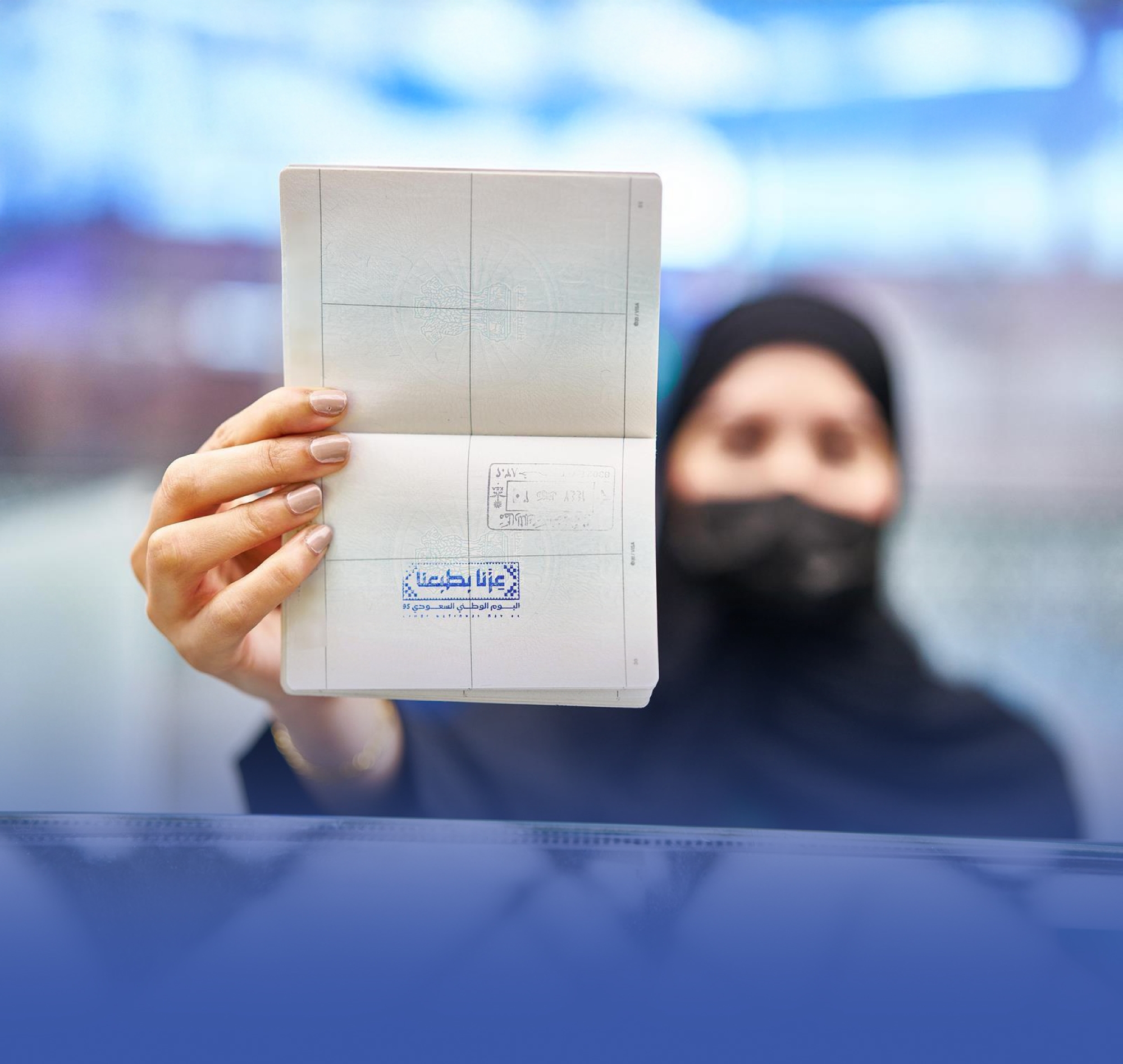 ختمًا خاصًّا بمناسبة اليوم الوطني عبر المنافذ الدولية