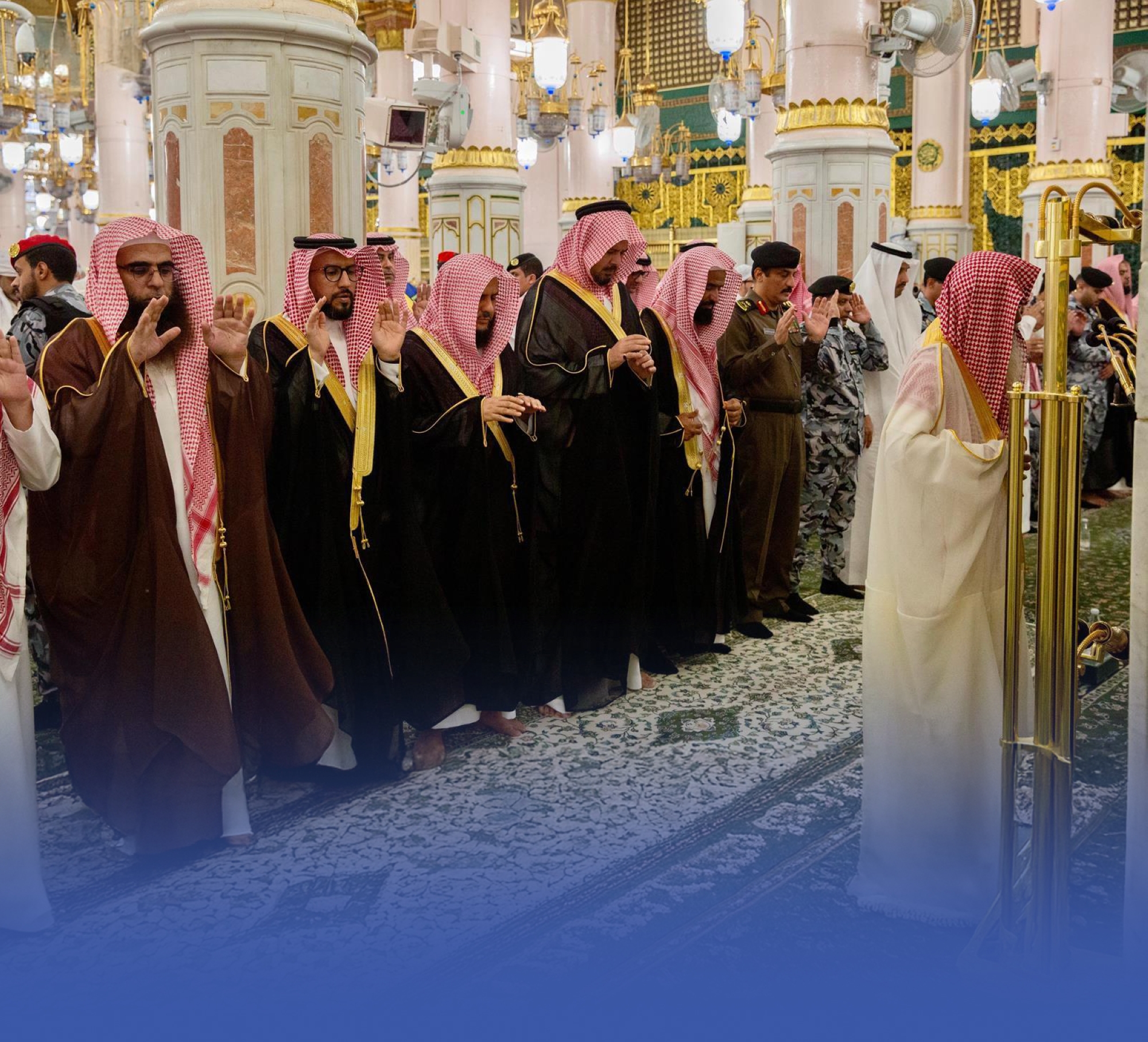 إقامة صلاة الغائب على مفتي عام المملكة بالحرمين