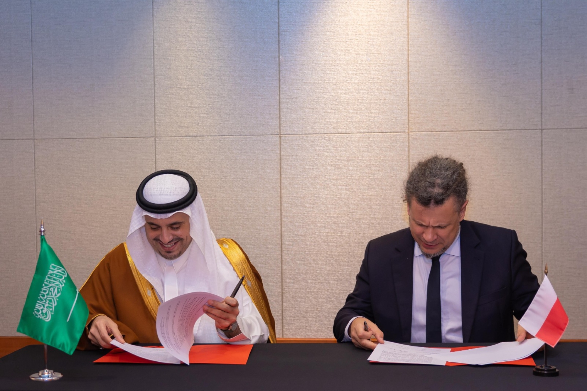 البارالمبية السعودية توقع مذكرة تفاهم مع نظيرتها البولندية
