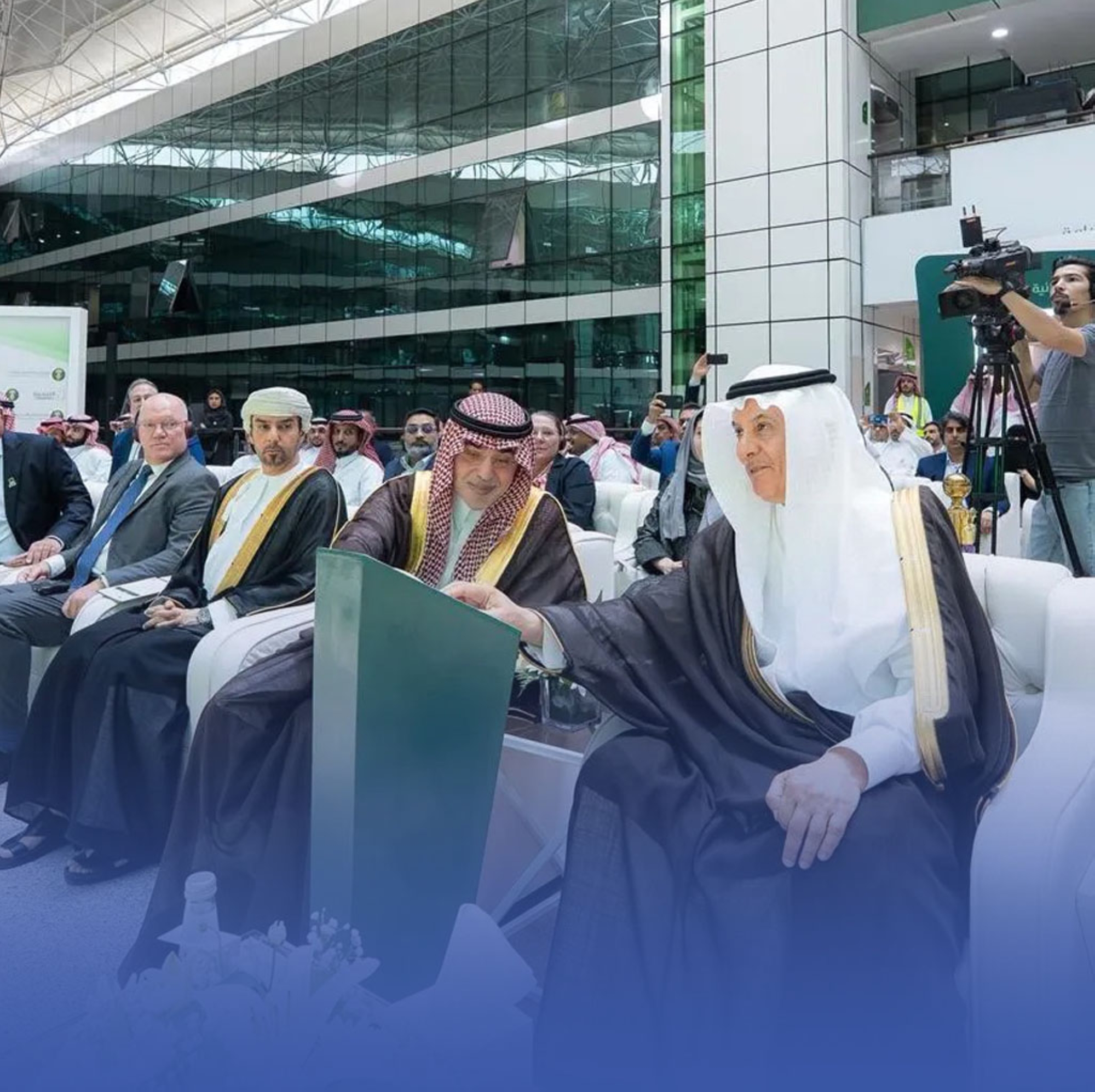 وزير البيئة يدشّن مصنعين للدواجن والأعلاف بالرياض