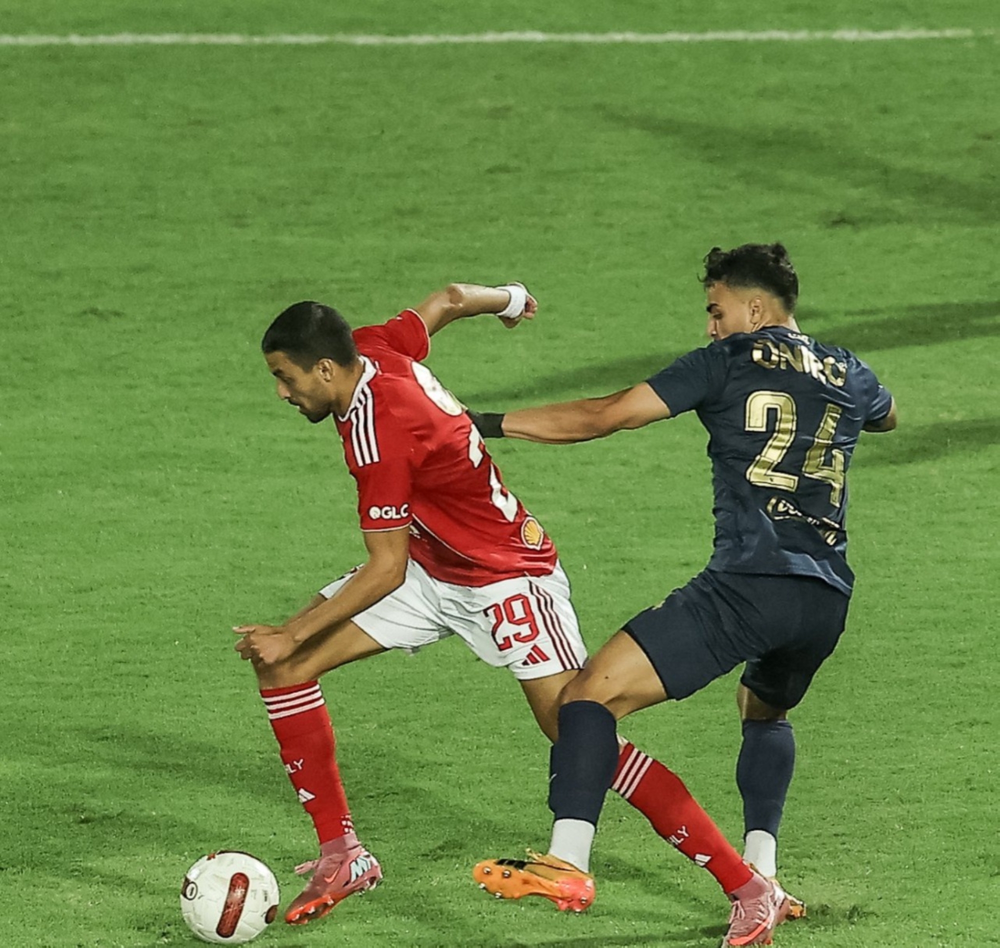 الأهلي يقلب الطاولة على الزمالك في قمة الدوري المصري