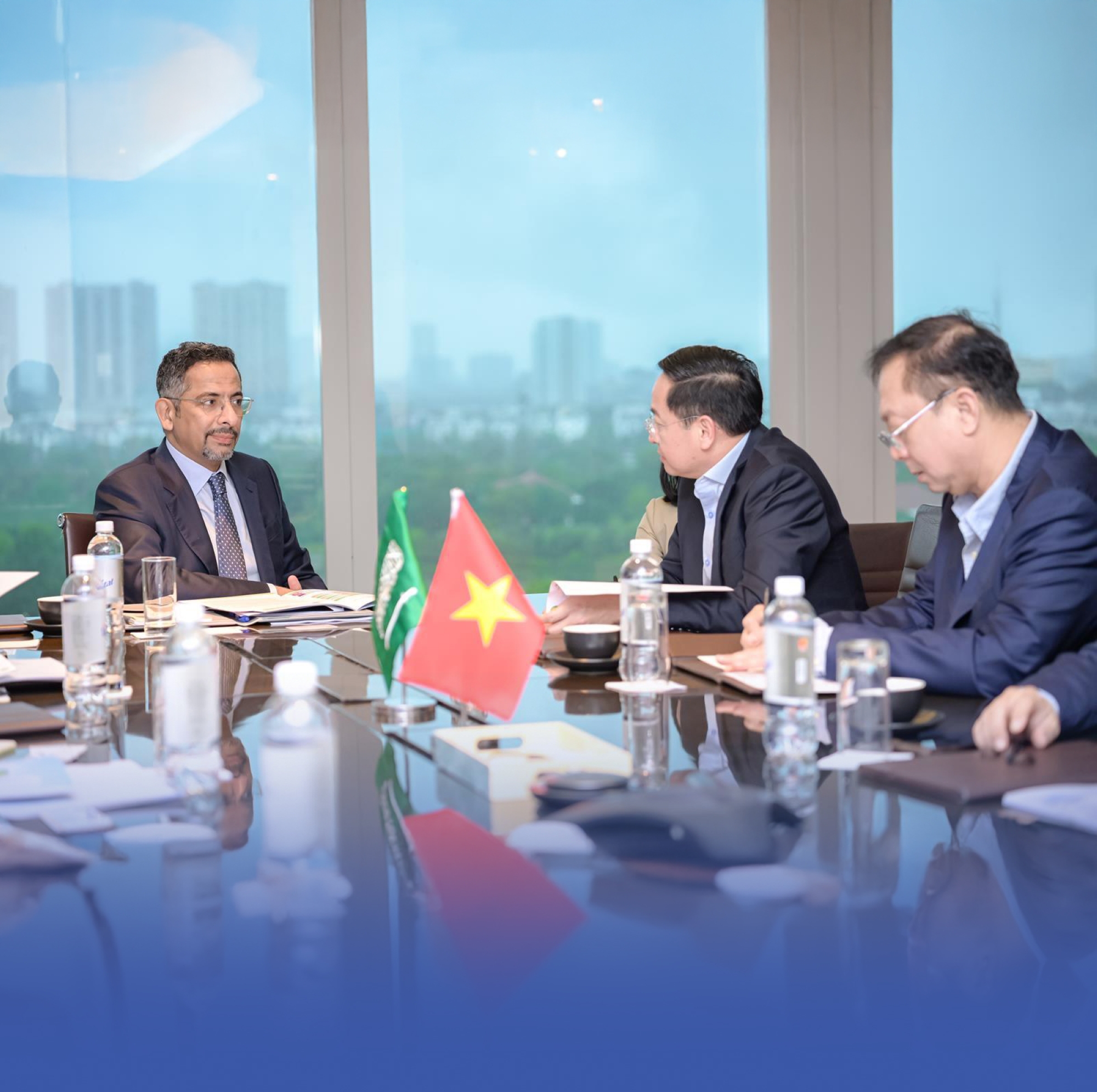 الخريف يبحث فرص الاستثمار في الصناعة والتعدين بفيتنام