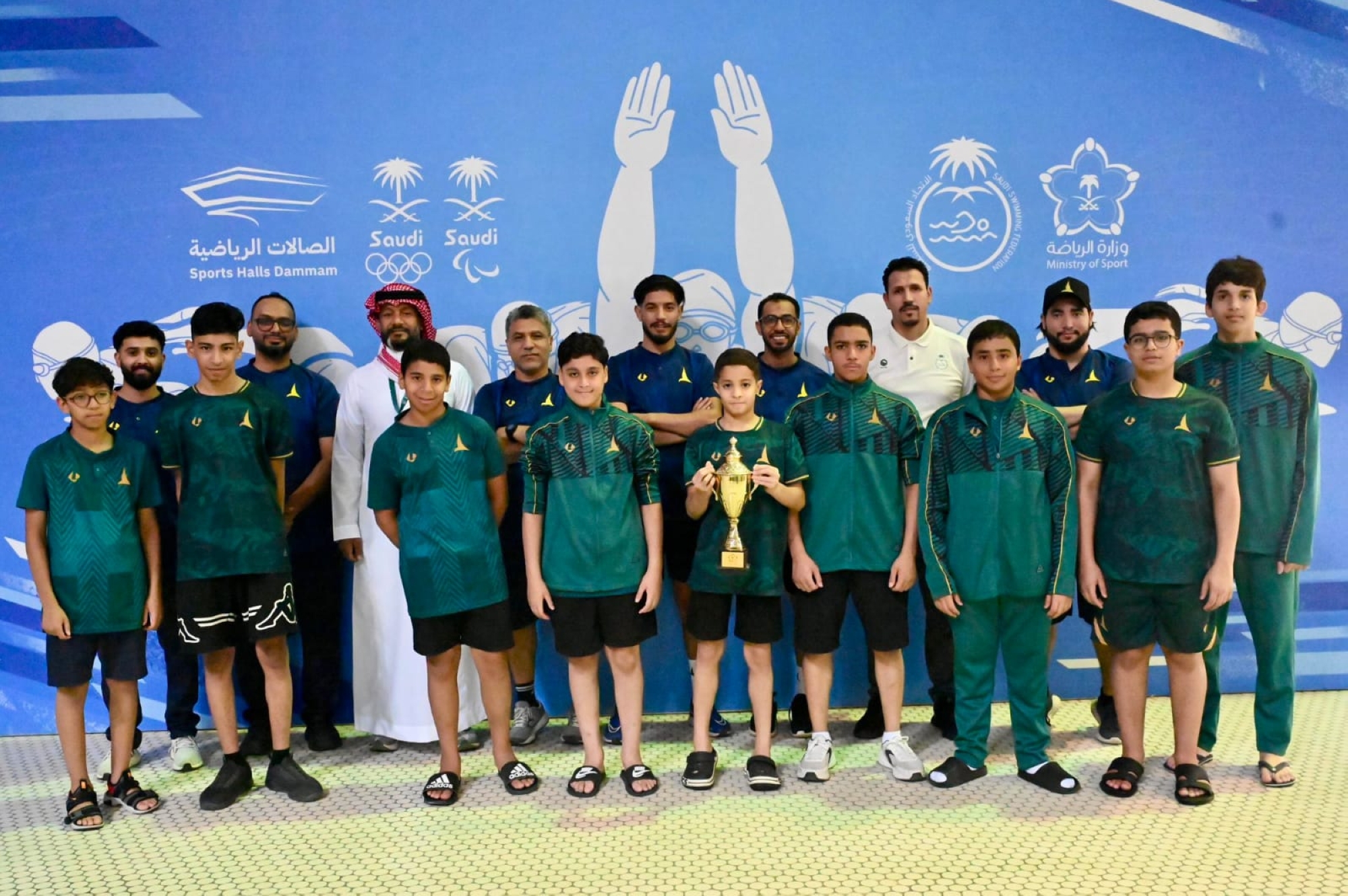 نادي الخليج يتوّج بكأس بطولة أندية الدمام للسباحة