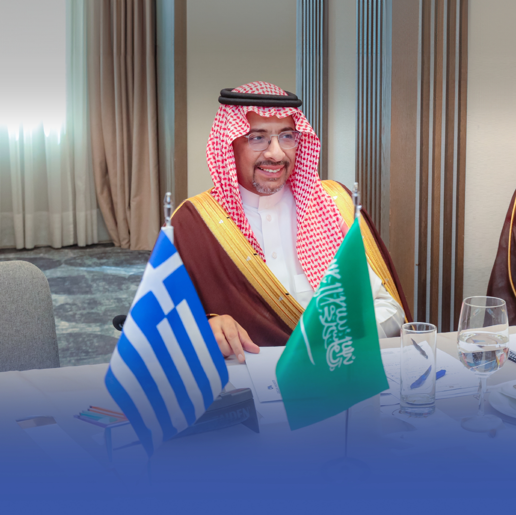 الخريف يبحث تعزيز الشراكات الاستثمارية مع اليونان