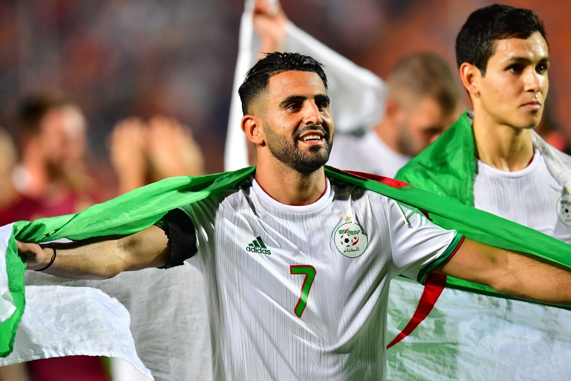 محرز يساهم في تأهُّل الجزائر إلى كأس العالم 2026