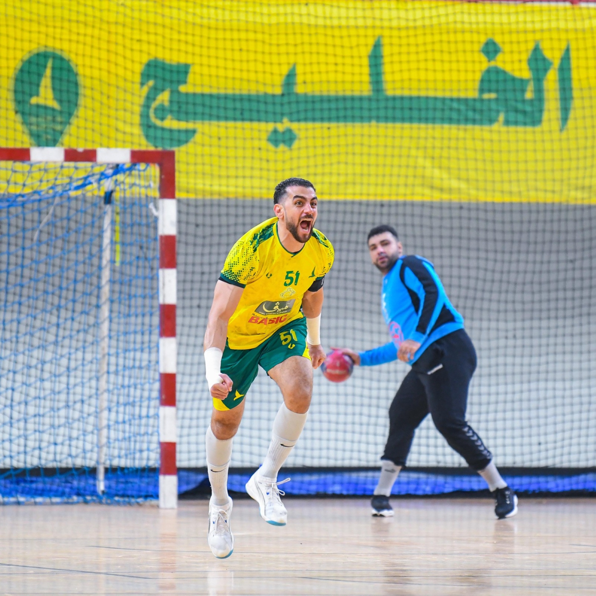الخليج يواصل صدارة ممتاز اليد