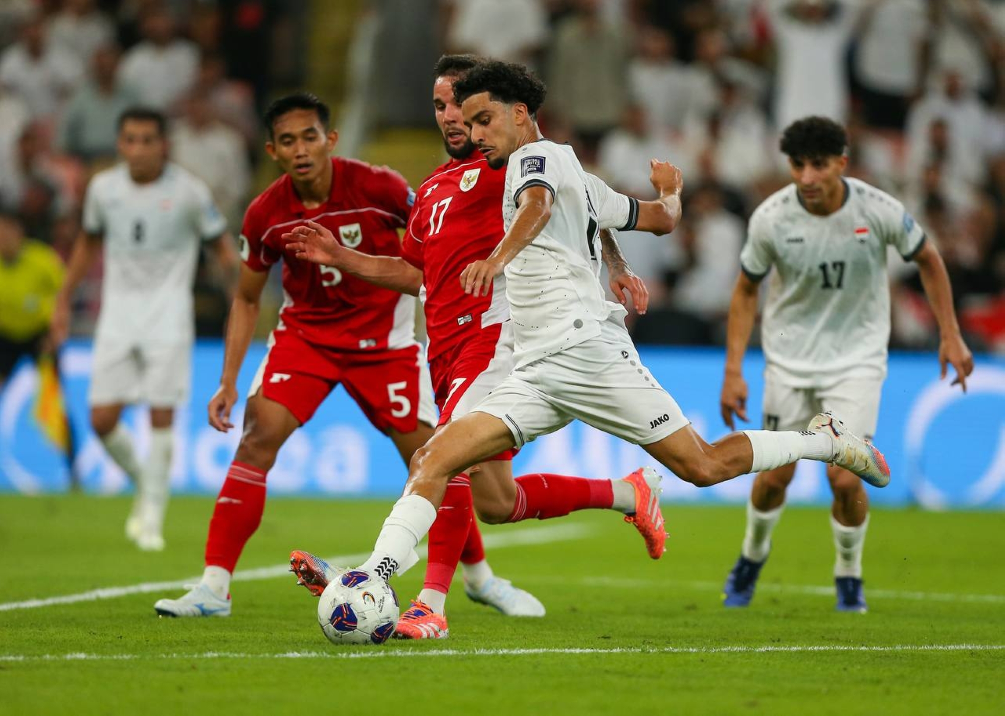 العراق يهزم إندونيسيا ويشعل الملحق الآسيوي