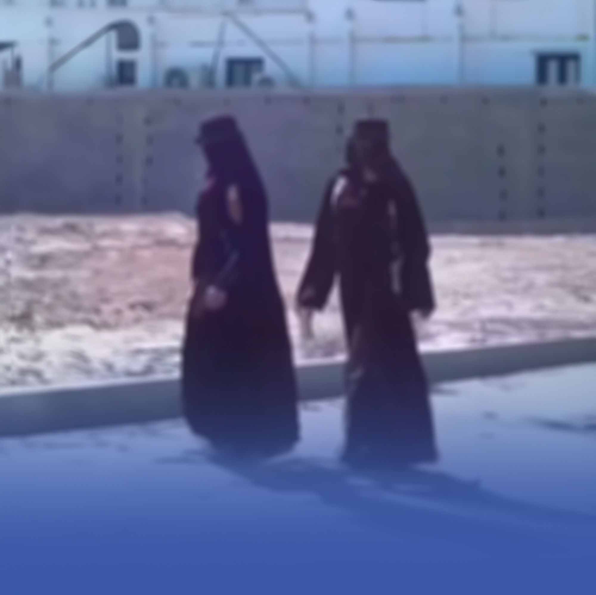 ضبط فتاتين ترتديان جرابين لحمل الأسلحة ببيشة