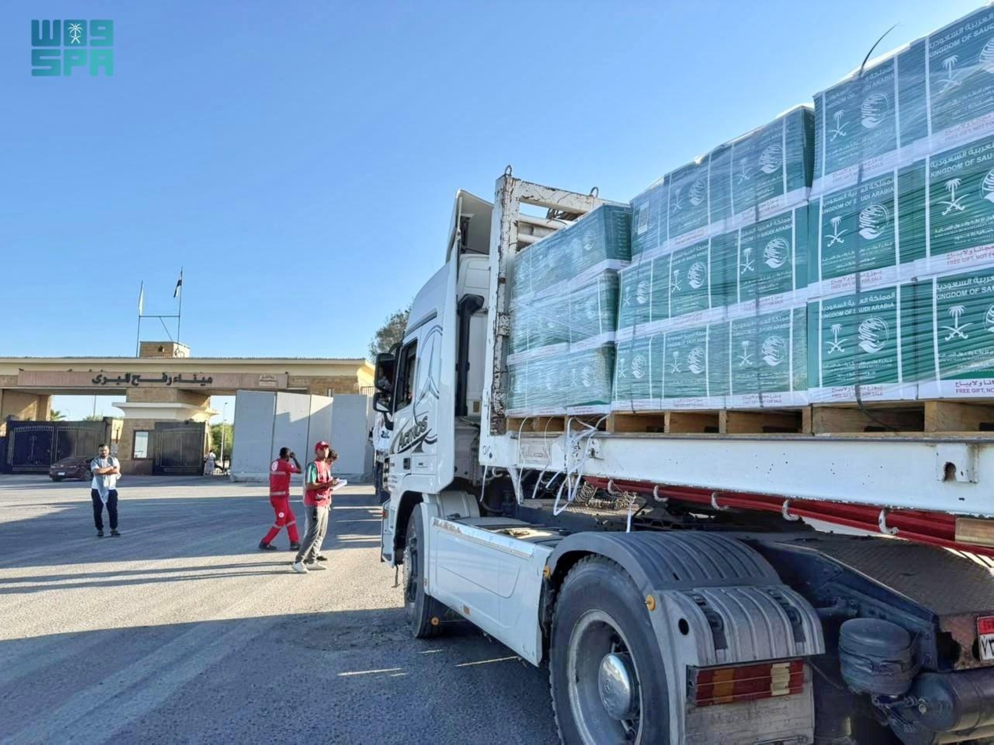 مساعدات سعودية تدخل إلى غزة عبر معبر رفح