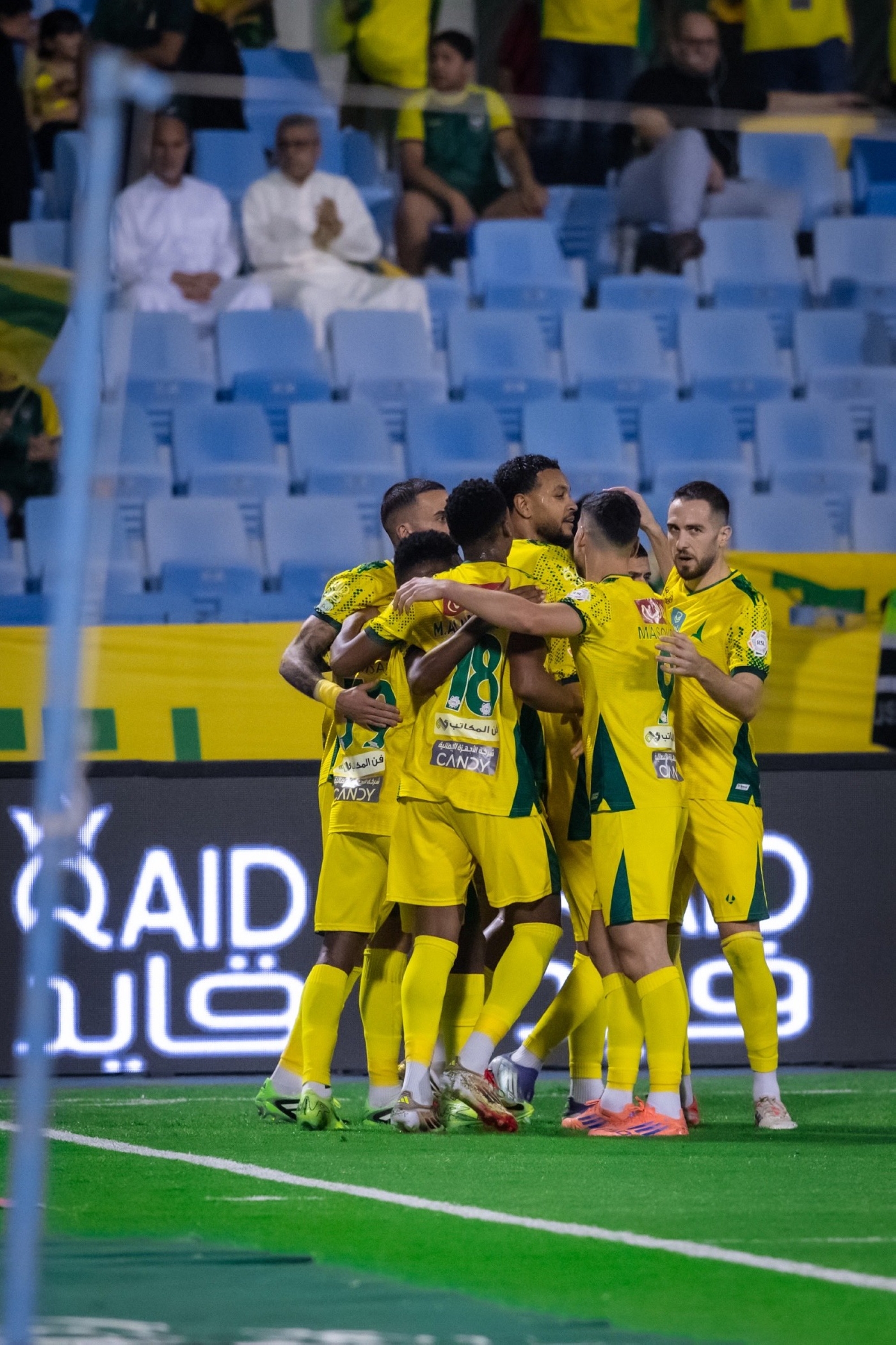 الخليج يقسو على الرياض في روشن