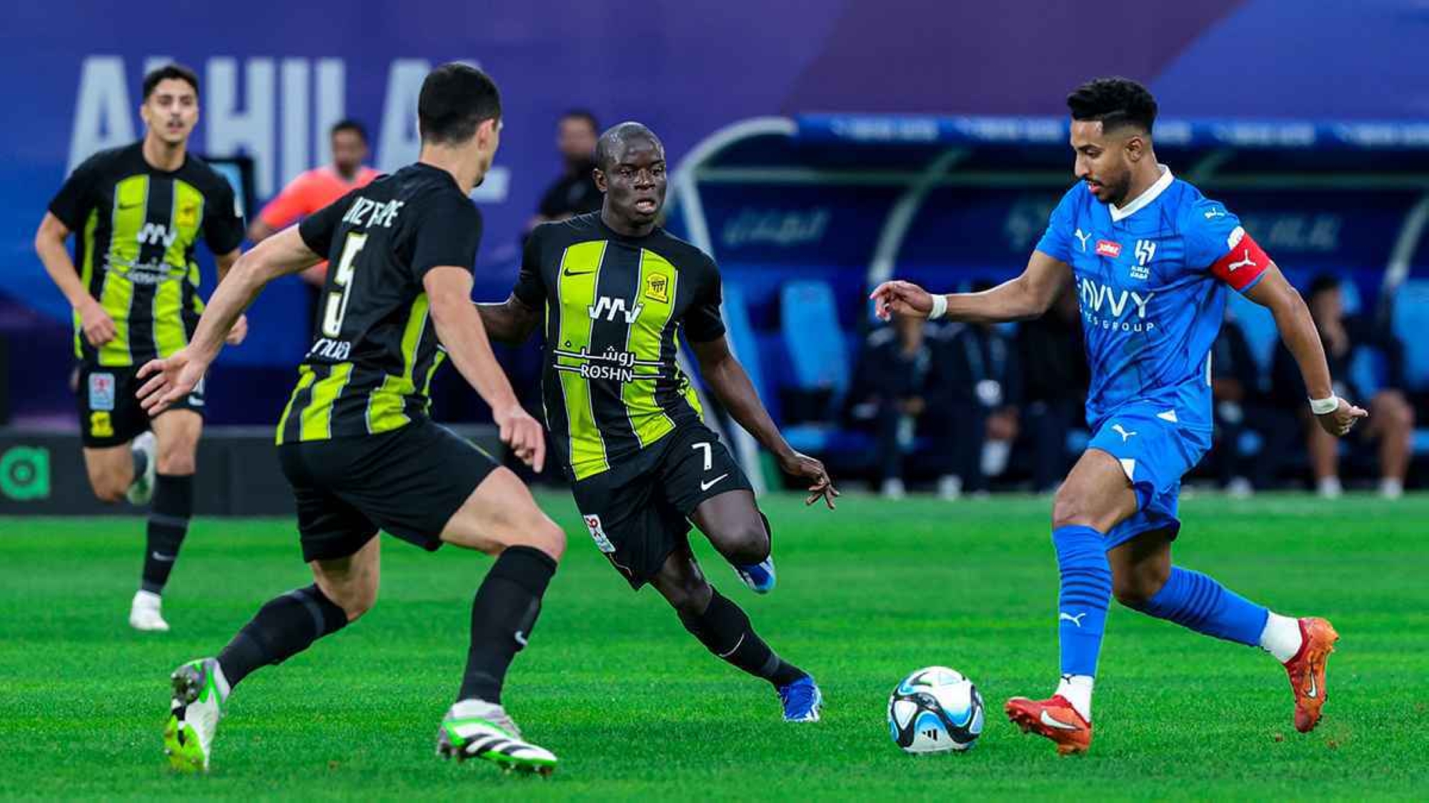 الاتحاد والهلال.. كلاسيكو خارج التوقعات في روشن