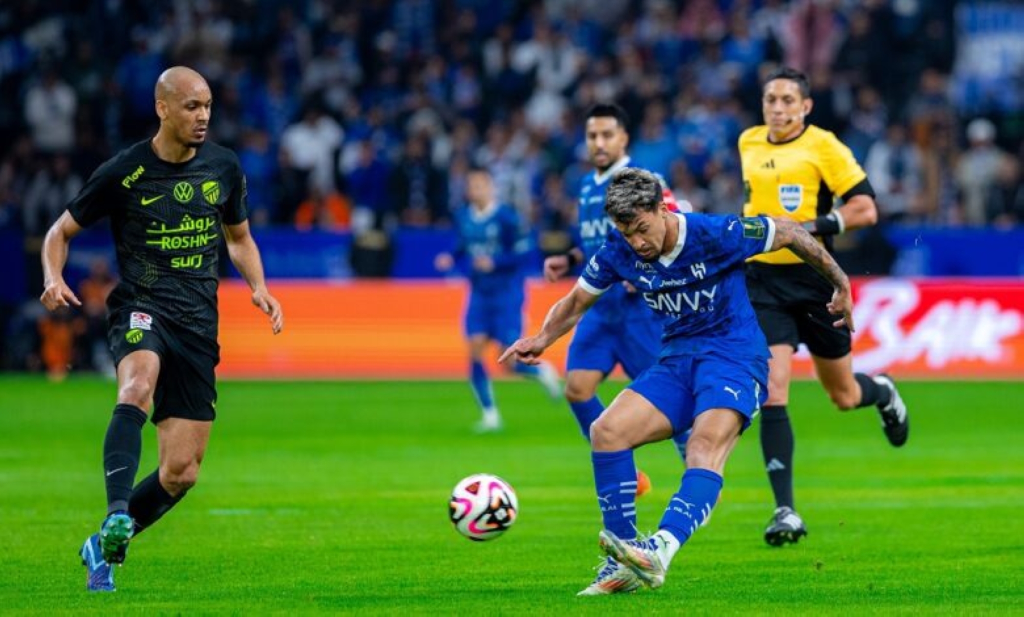 حكم أرجنتيني يدير كلاسيكو الاتحاد والهلال