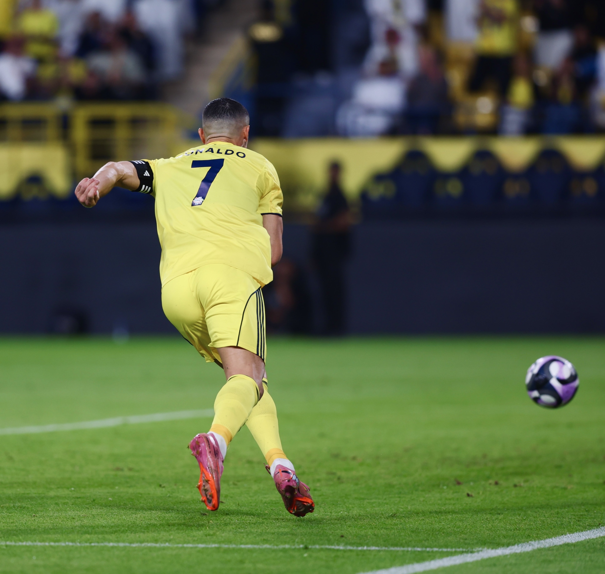 رونالدو يقود "النصر" لفوز صعب على الفيحاء