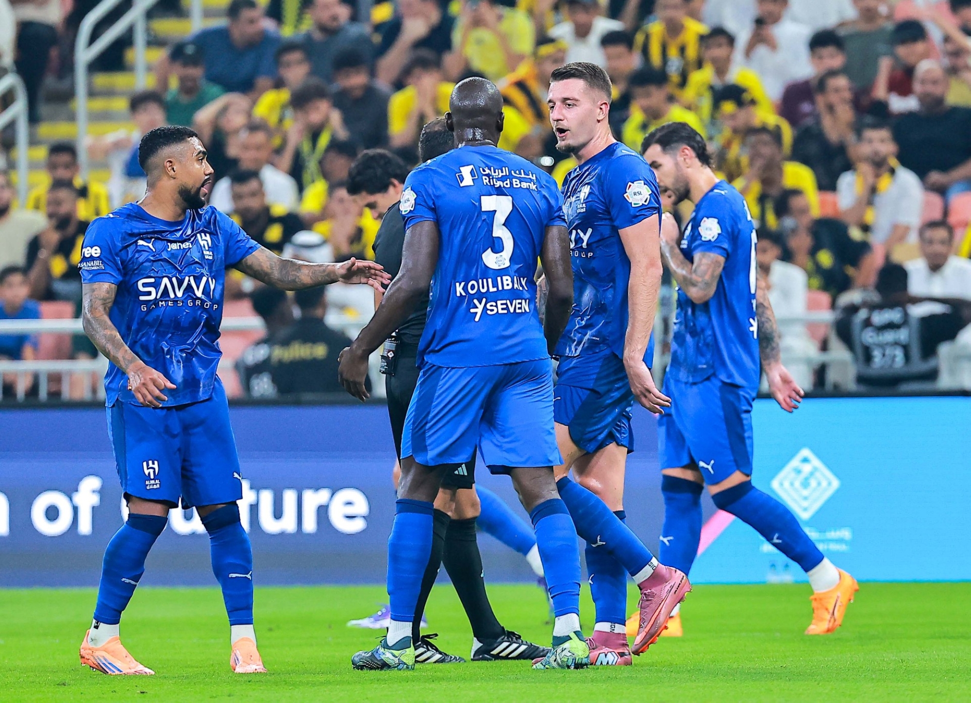 الهلال يعلن غياب 4 من نجومه أمام الغرافة