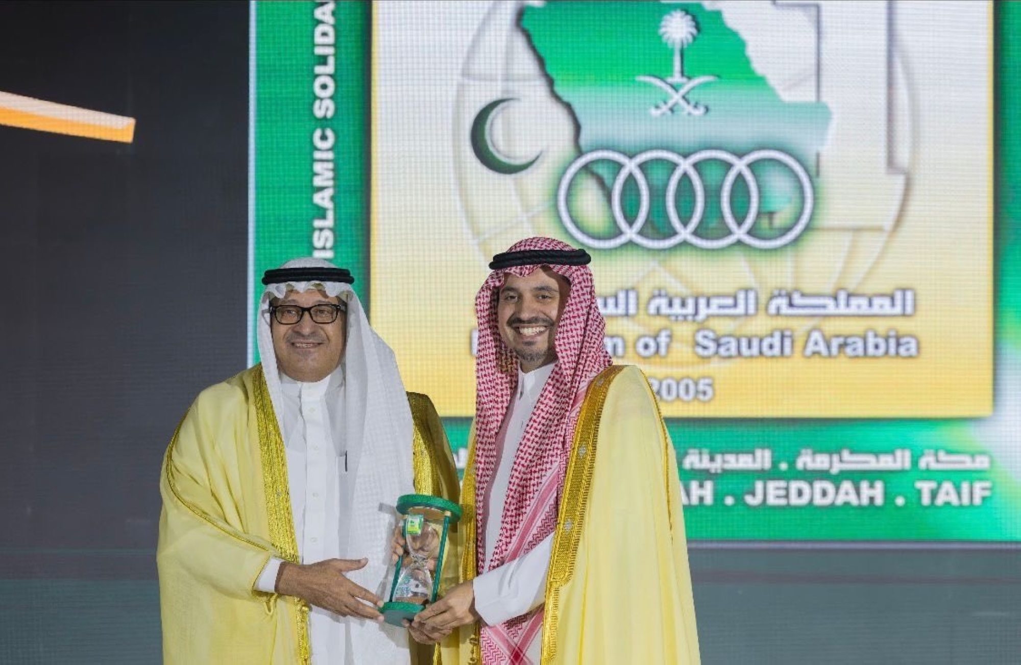بن جلوي يكرم اللجان العاملة في دورة ألعاب التضامن الإسلامي الأولى 2005