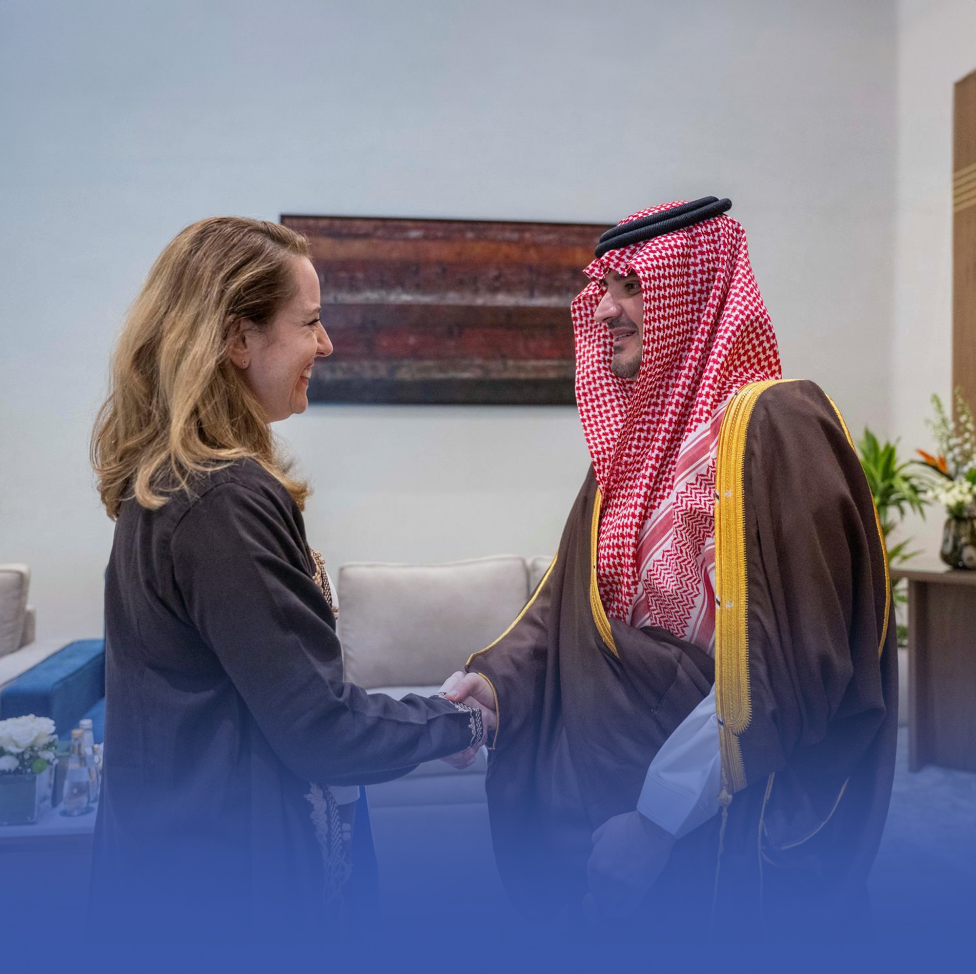 وزير الداخلية يجري مناقشات مع "منظمة الهجرة"