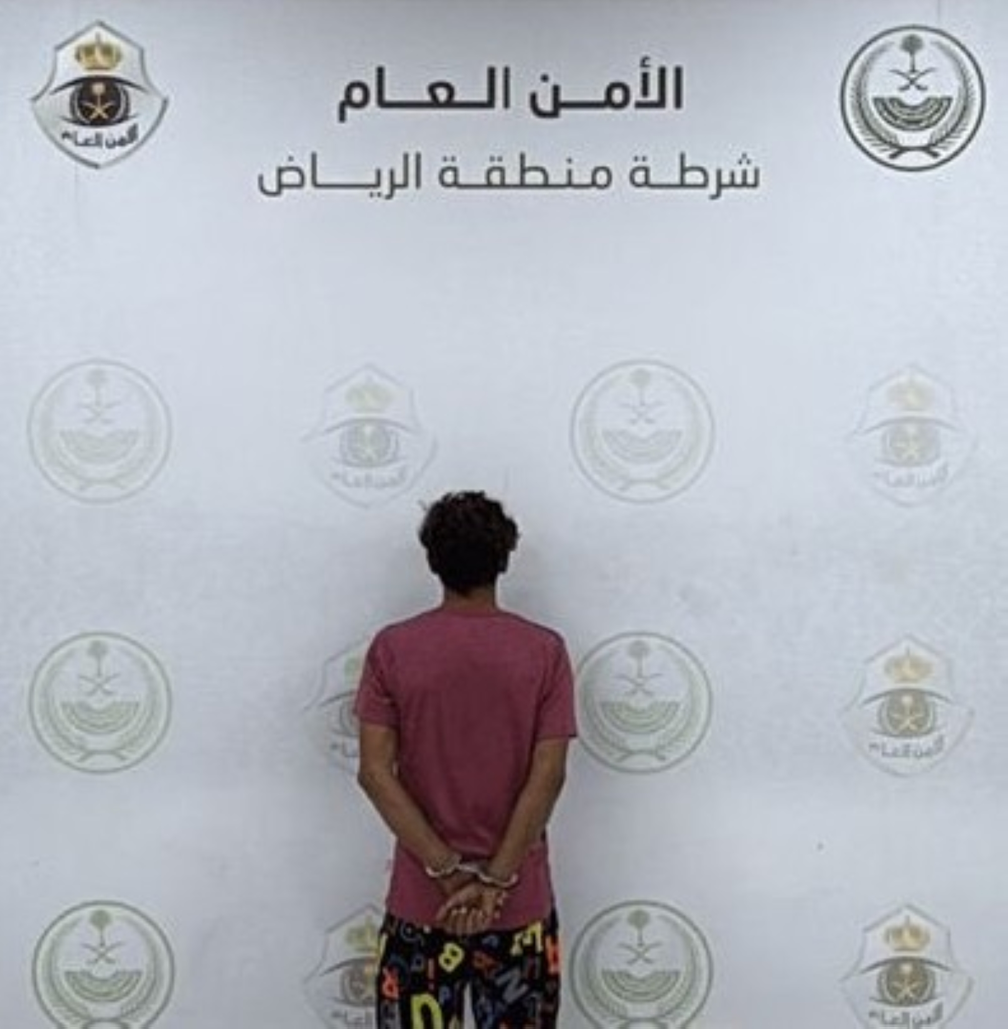 ضبط شخص صدم آخر ودراجة نارية باستخدام مركبة مسروقة