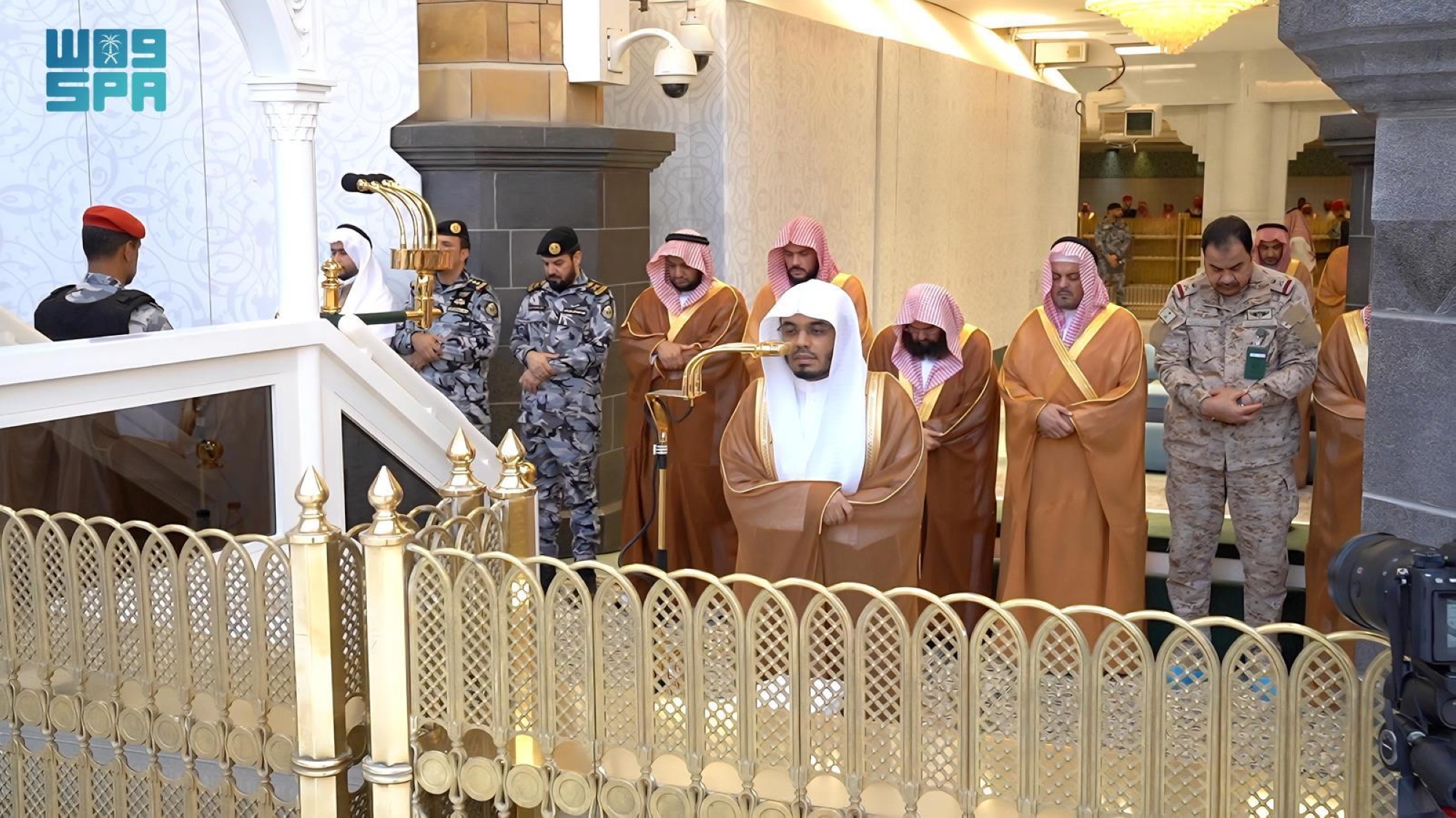 المصلون يؤدون صلاة الاستسقاء في الحرمين الشريفين