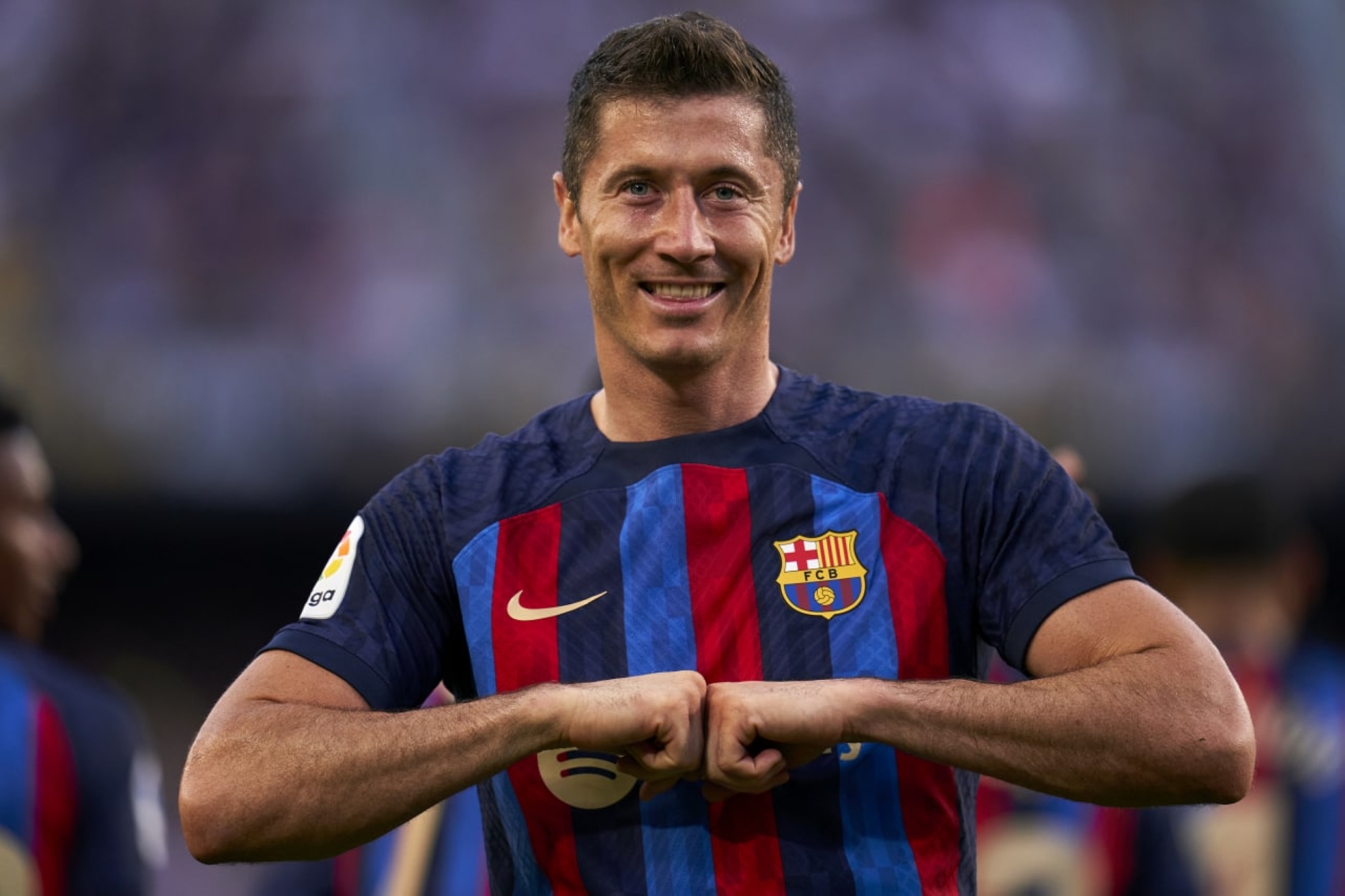النصر يصارع أندية روشن على ضمّ ليفاندوفسكي