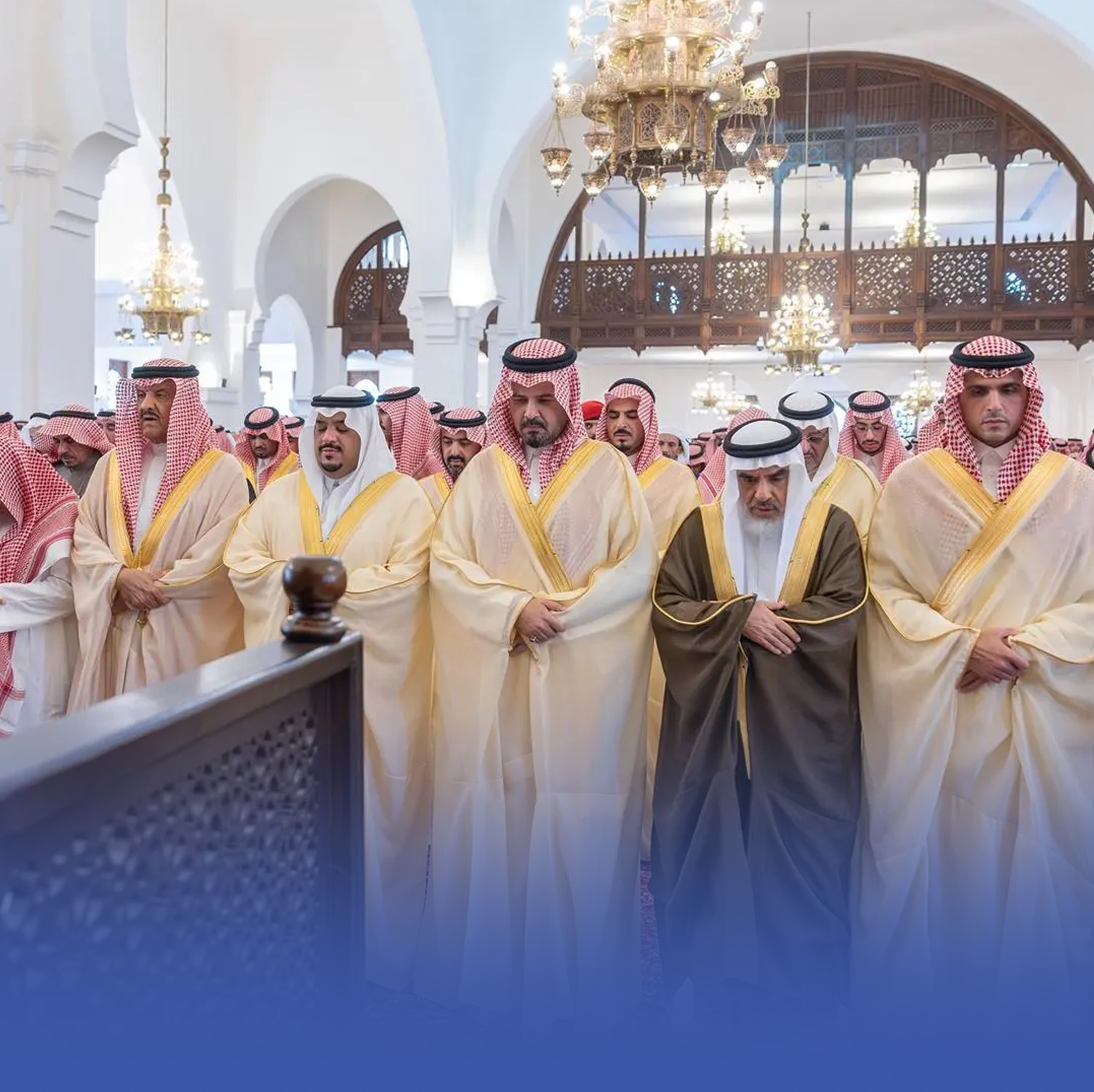 نائب أمير الرياض يؤدي صلاة الميت على عبدالله الشثري