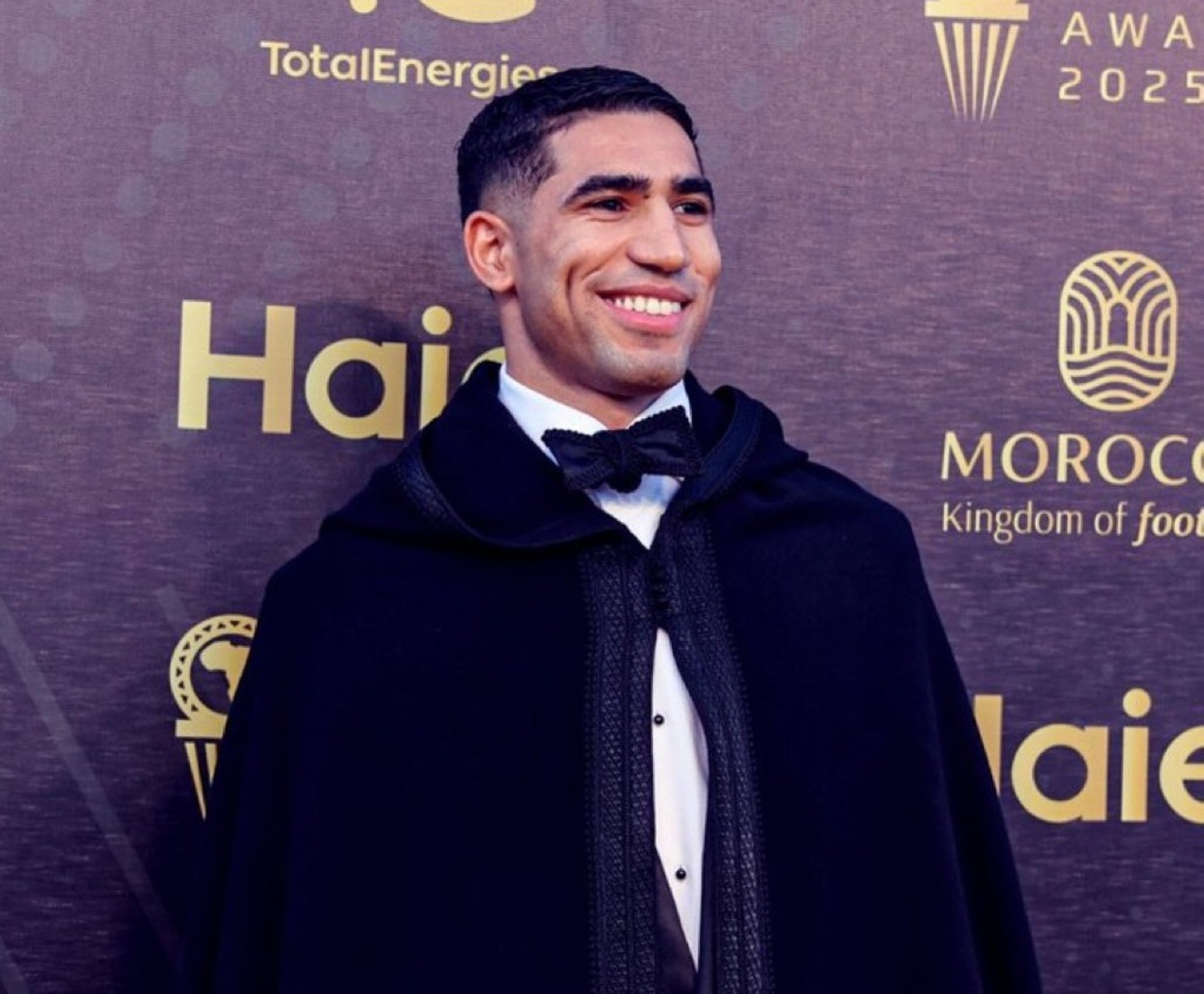 أشرف حكيمي يفوز بجائزة أفضل لاعب كرة قدم أفريقي لعام 2025
