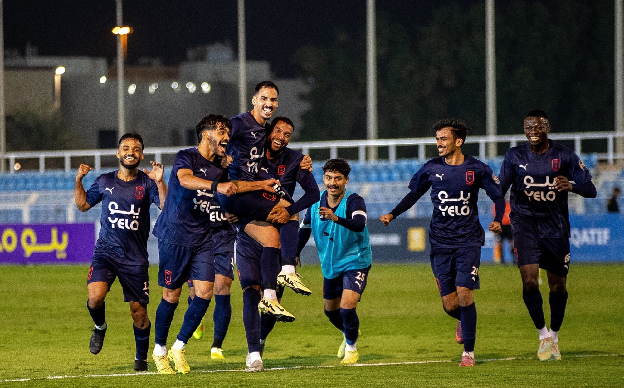 أبها يتصدر دوري يلو بثلاثية أمام الجبيل