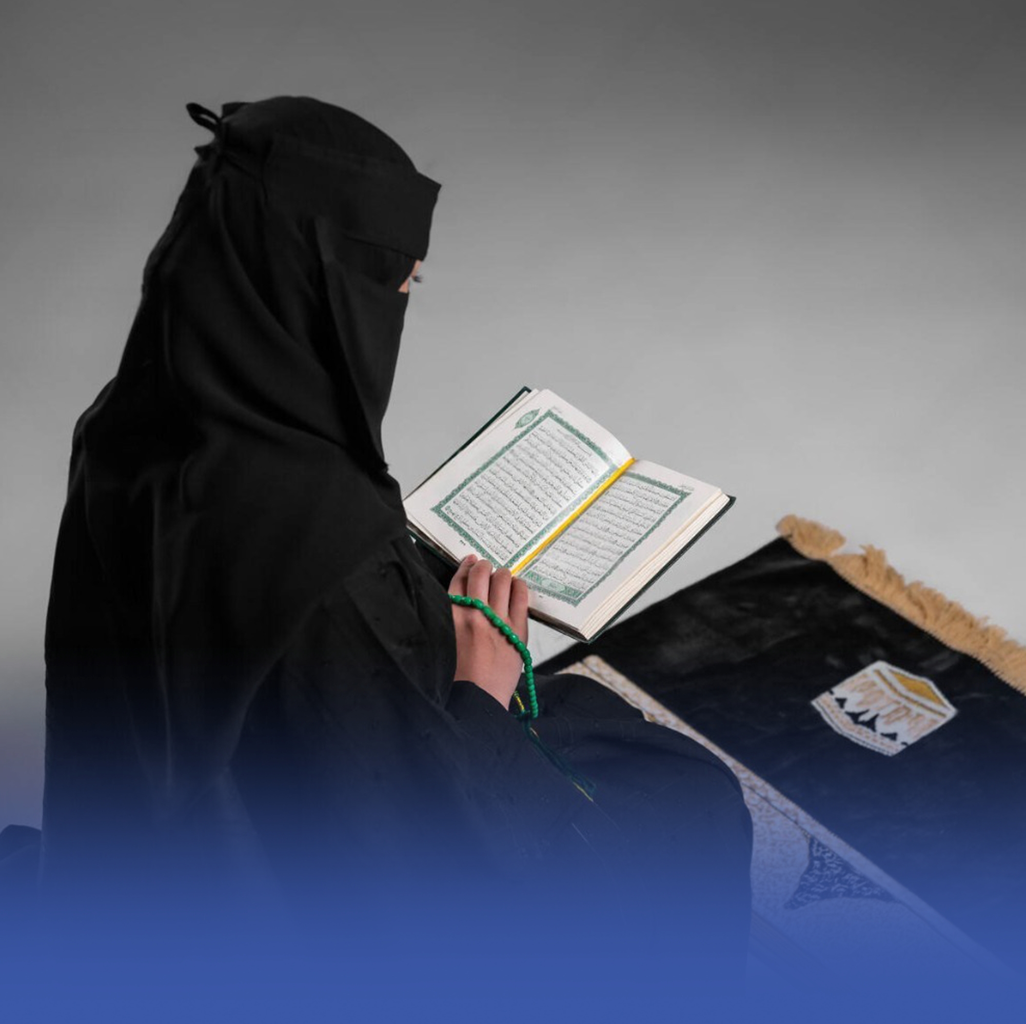 سبعينية تتمّ حفظ القرآن بعد رحلة امتدت 20 عامًا