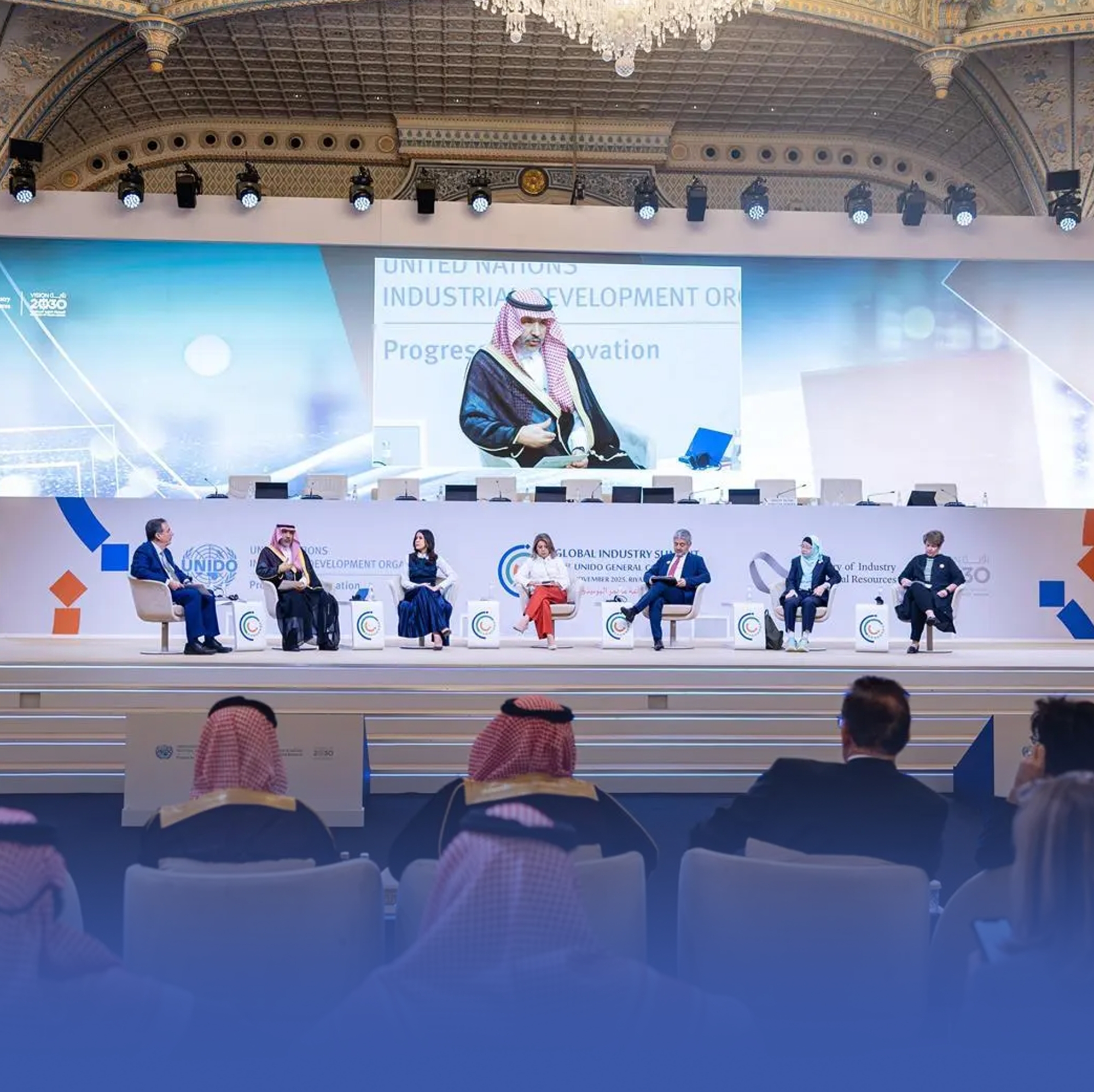 الأحمري: 100 ألف امرأة يعملن في القطاع الصناعي السعودي