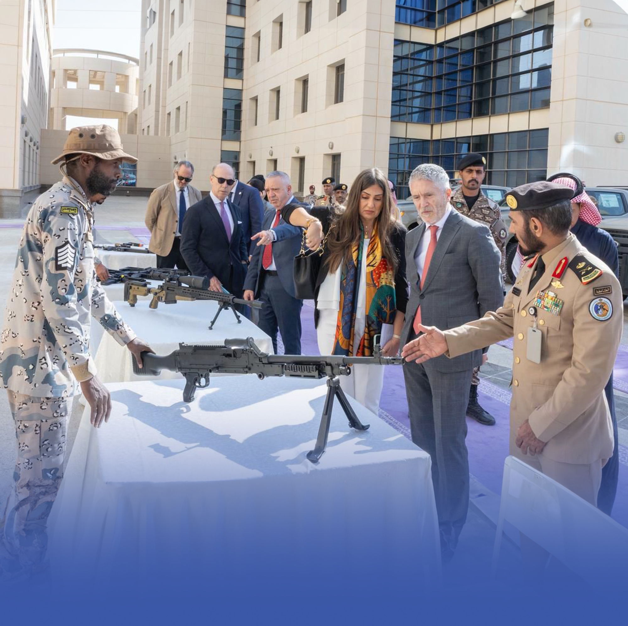 وزير الداخلية الإسباني يزور القطاعات الأمنية بالرياض