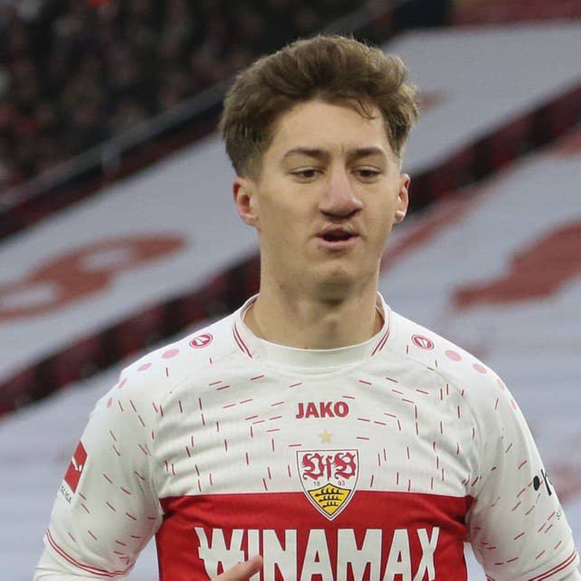 غرامة على لاعب هولندي بعد سخرية من أنف نجم شتوتجارت