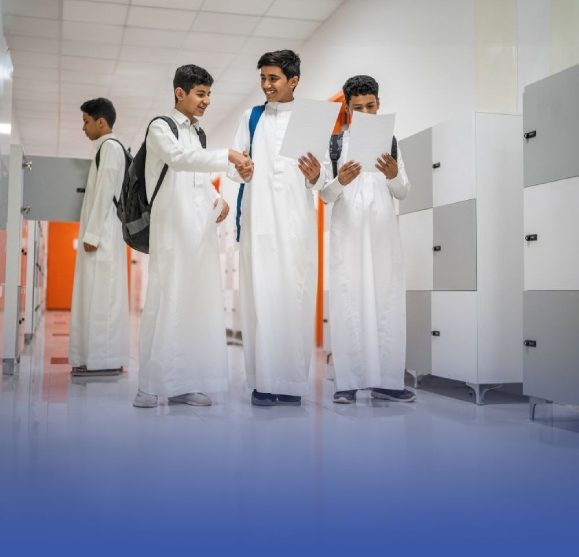 الطلاب يعودون لمقاعد الدراسة بعد انتهاء إجازة الخريف