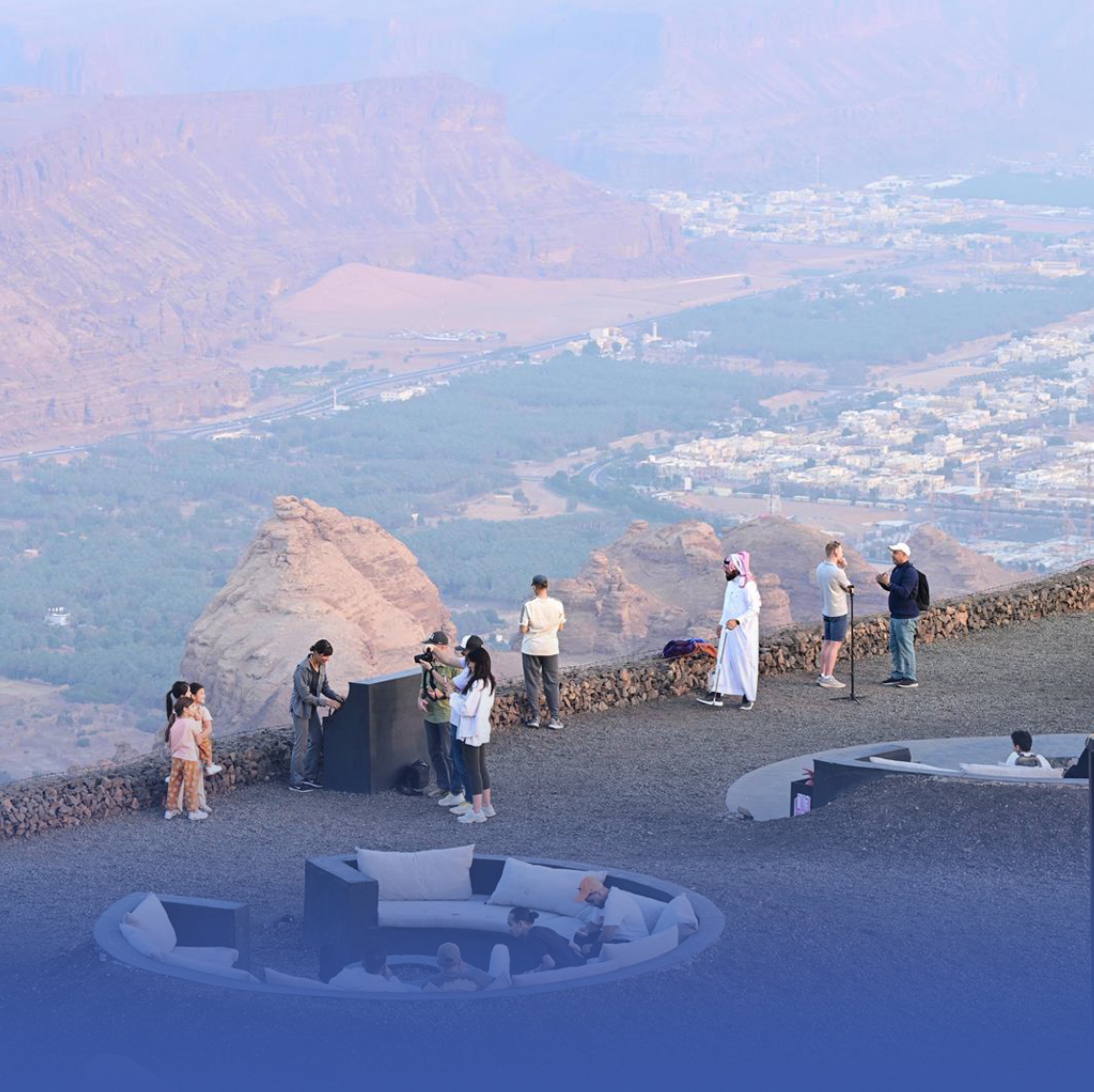 رحلة ساحرة إلى مطل الحَرّة: بوابتك لأسرار العُلا الخفية