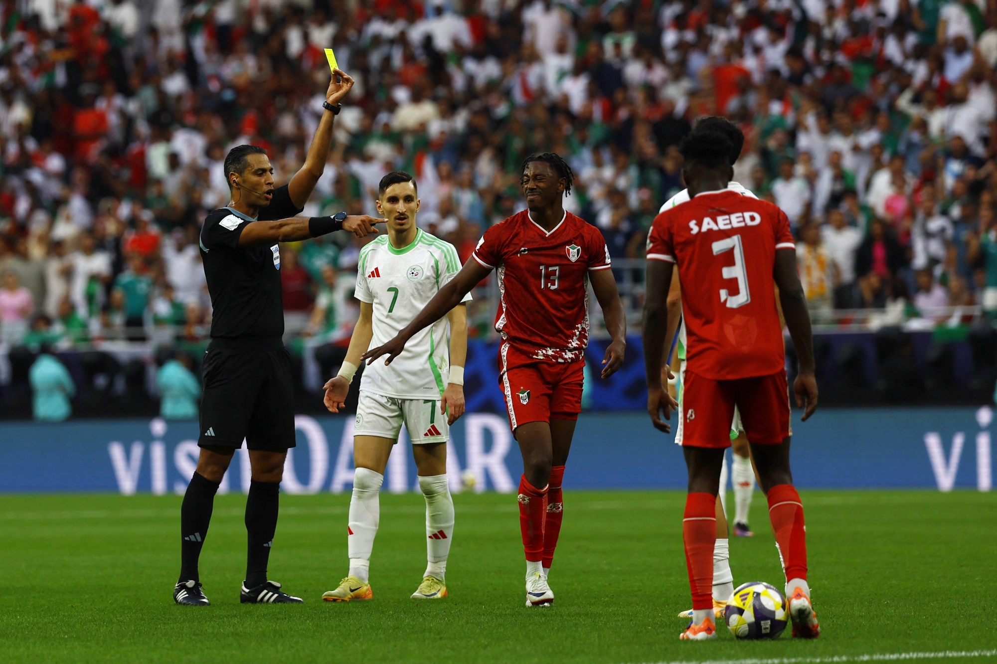 كأس العرب.. التعادل السلبي يُنهي مواجهة الجزائر أمام السودان