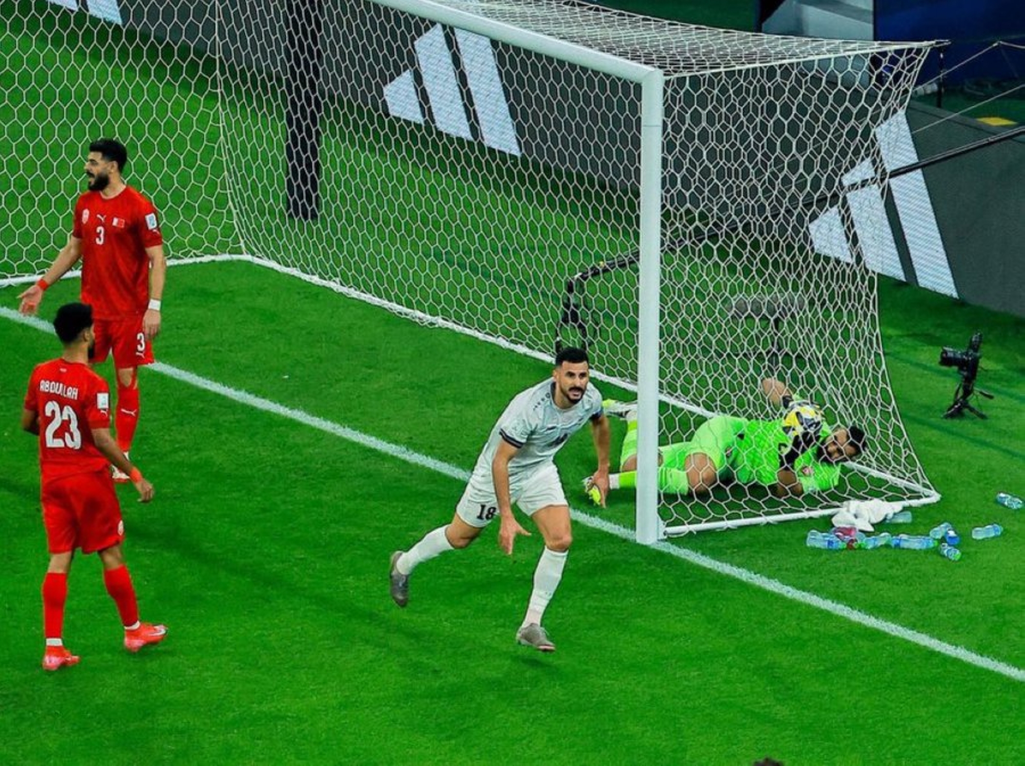 العراق يفوز على البحرين بثنائية بعد لقاء مثير في كأس العرب