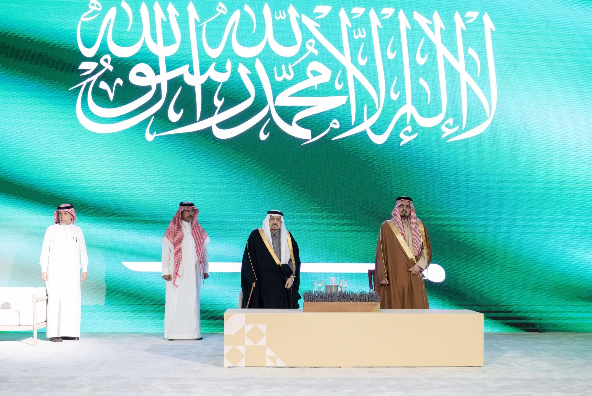 أمير الرياض يكرّم الفائزين بجائزة الملك خالد لعام 2025