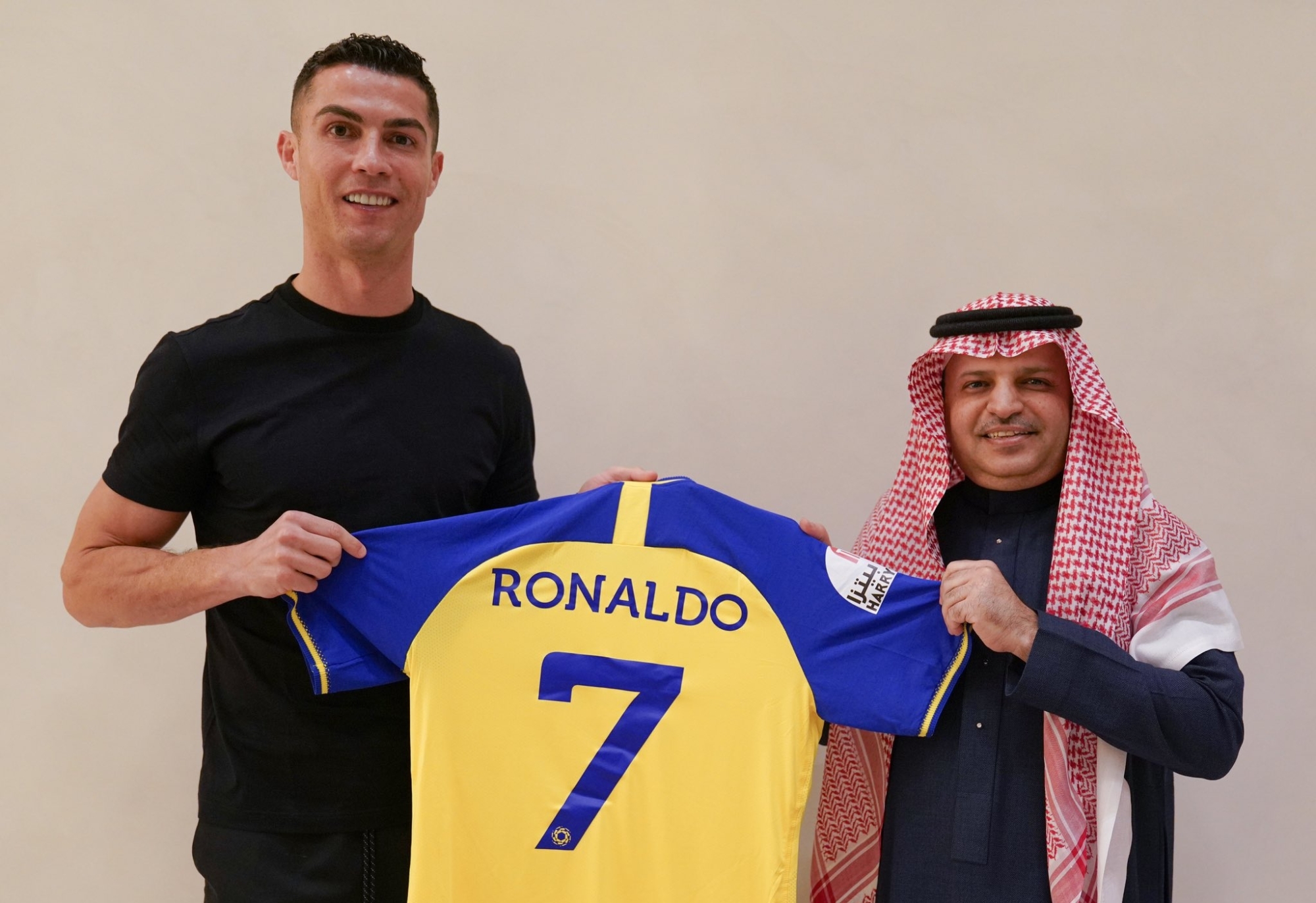 آل معمر يكشف عن كواليس جديدة في تعاقُد النصر مع رونالدو