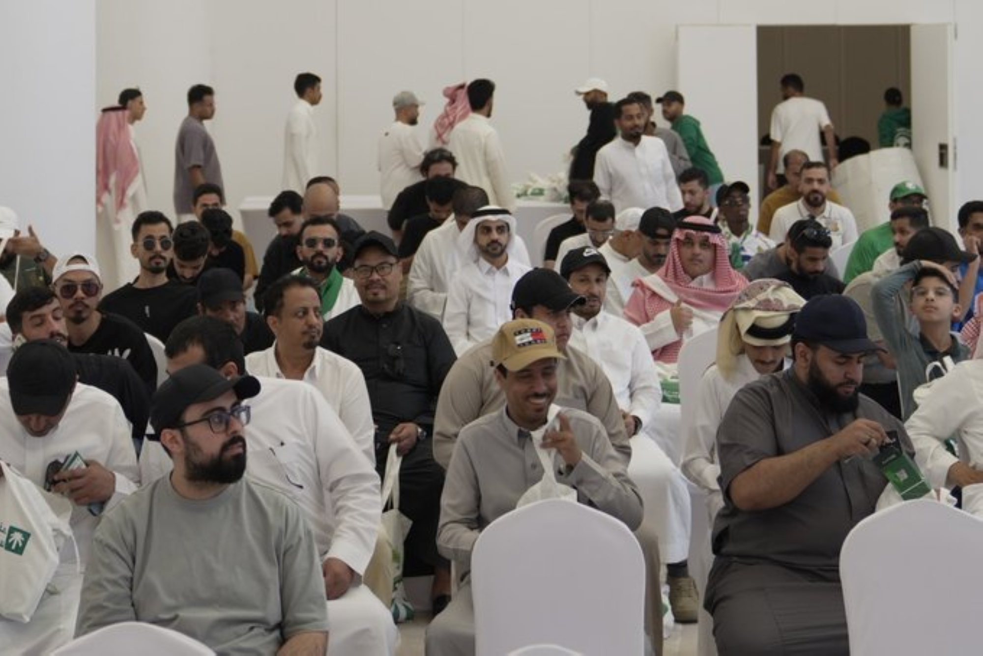 جماهير الأخضر تتسلم تذاكر مباراة السعودية وفلسطين في كأس العرب