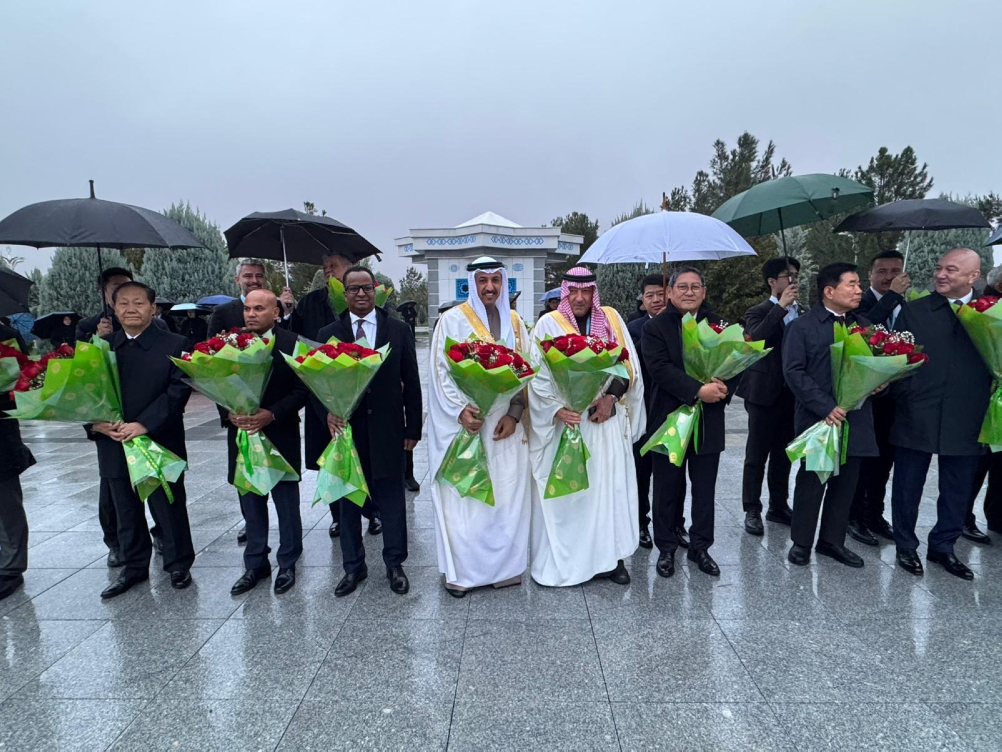"الخريجي" يشارك في "منتدى السلام والثقة"