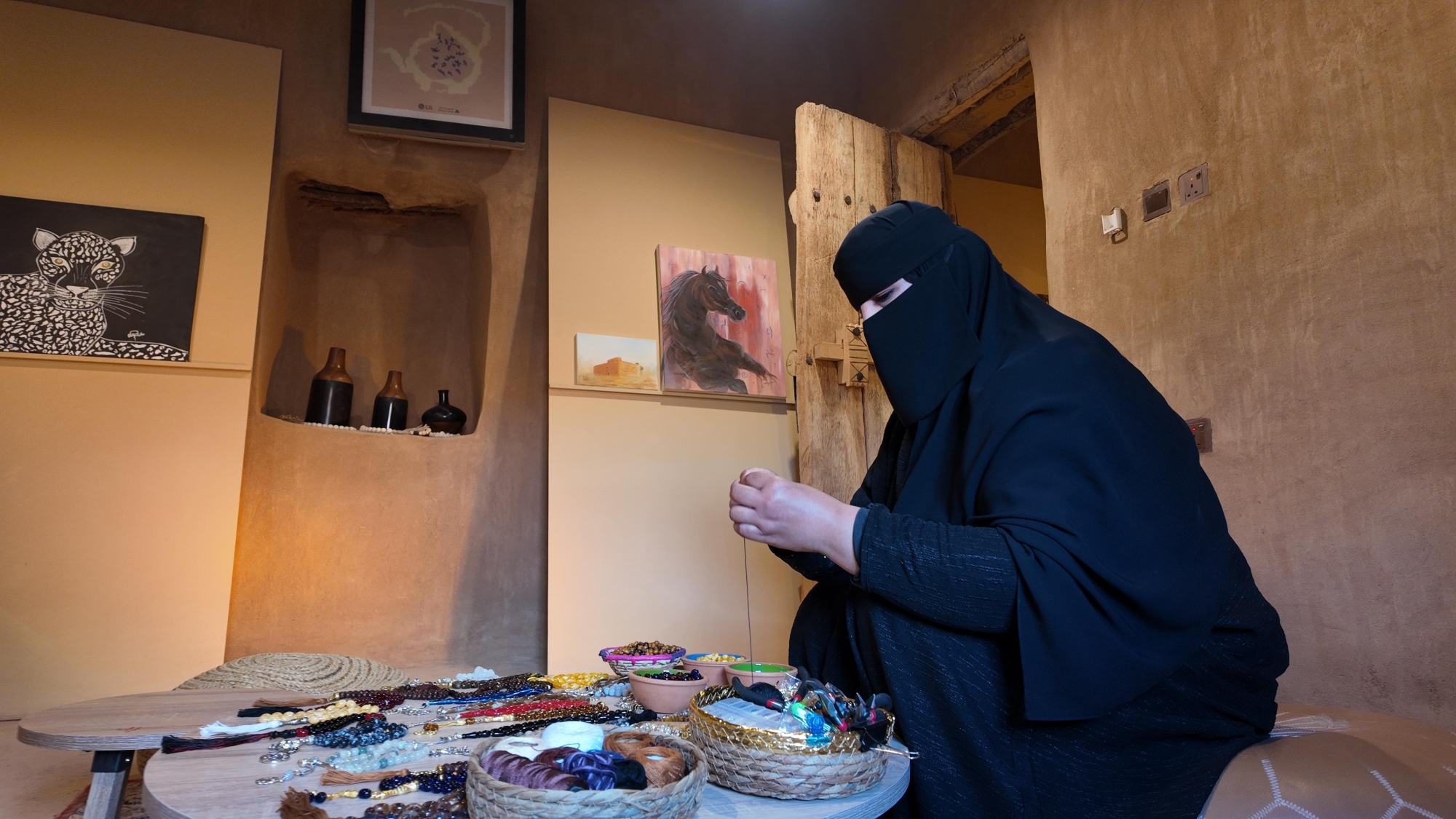 "أيادي العُلا"..عراقة تتجسّد بتكامل الحِرفة والسياحة